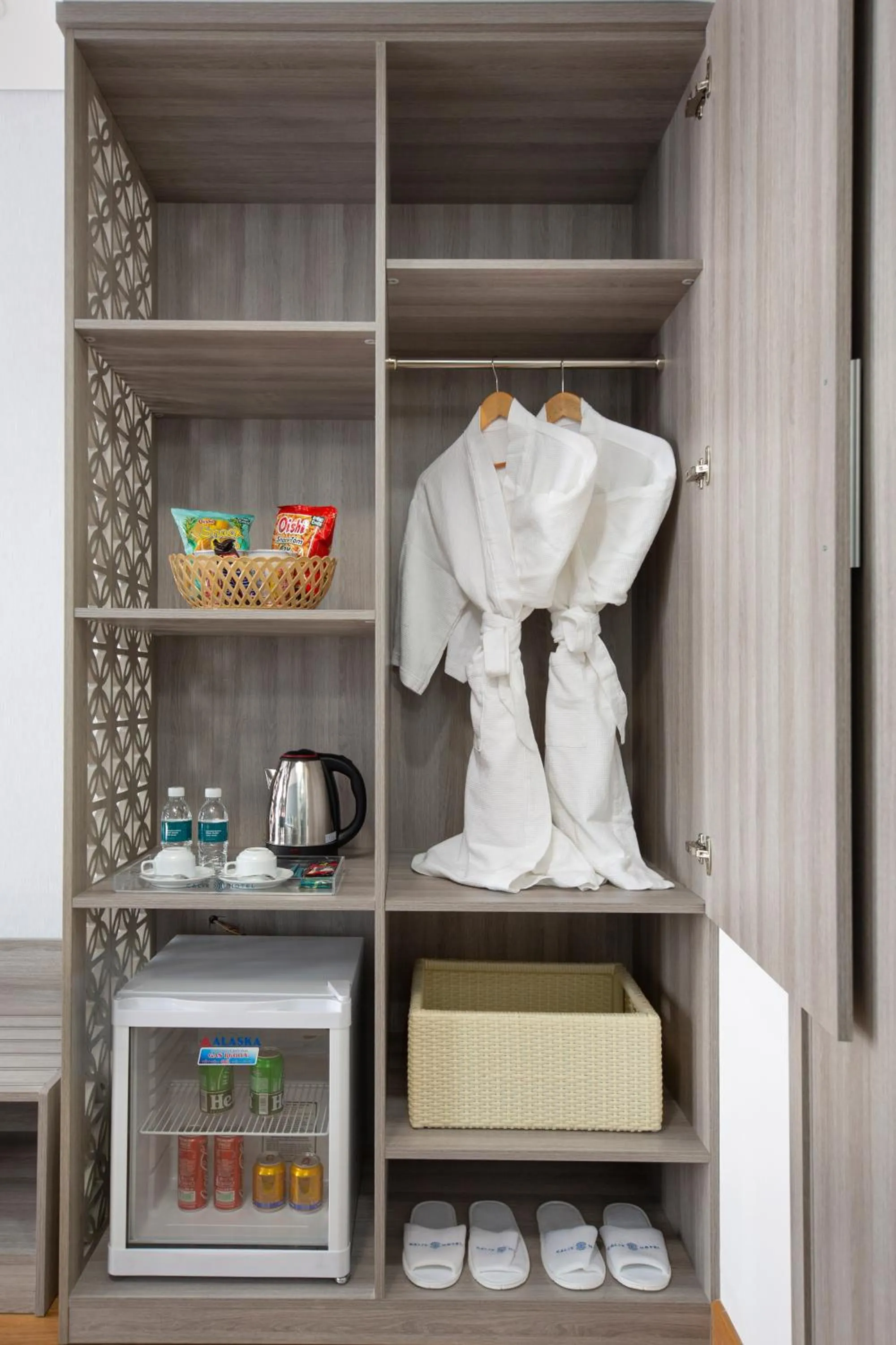 Coffee/tea facilities in Calix Hotel