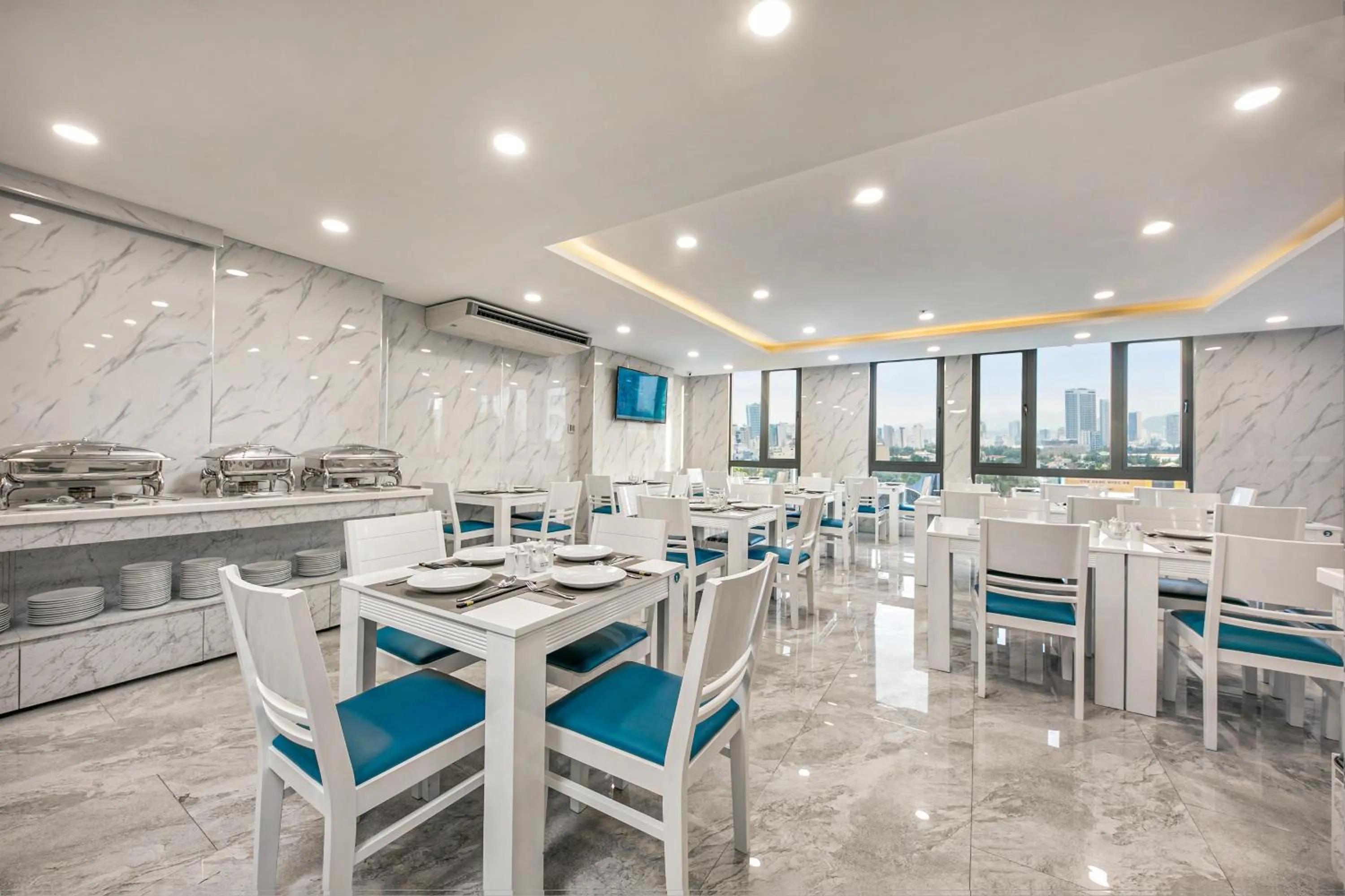 Restaurant/places to eat in Calix Hotel