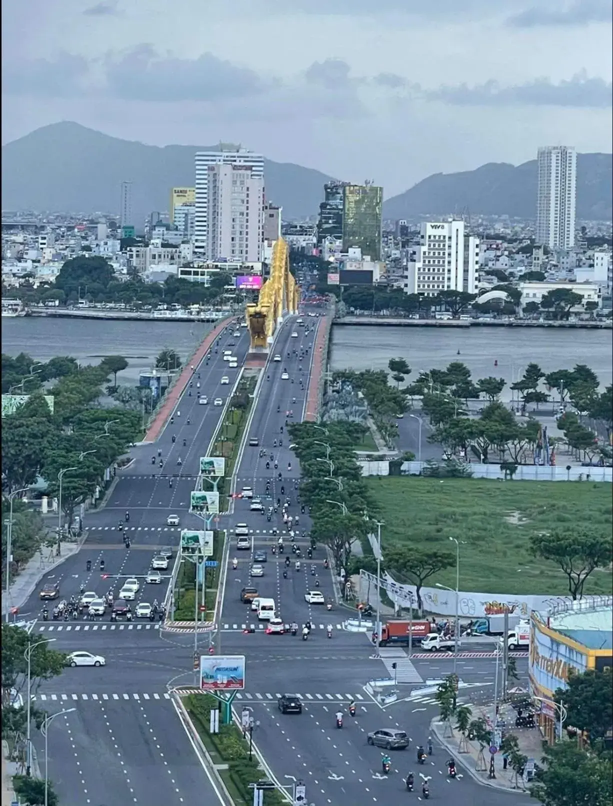 Property building in Calix Hotel Da Nang Beach Property building in Calix Hotel Da Nang Beach