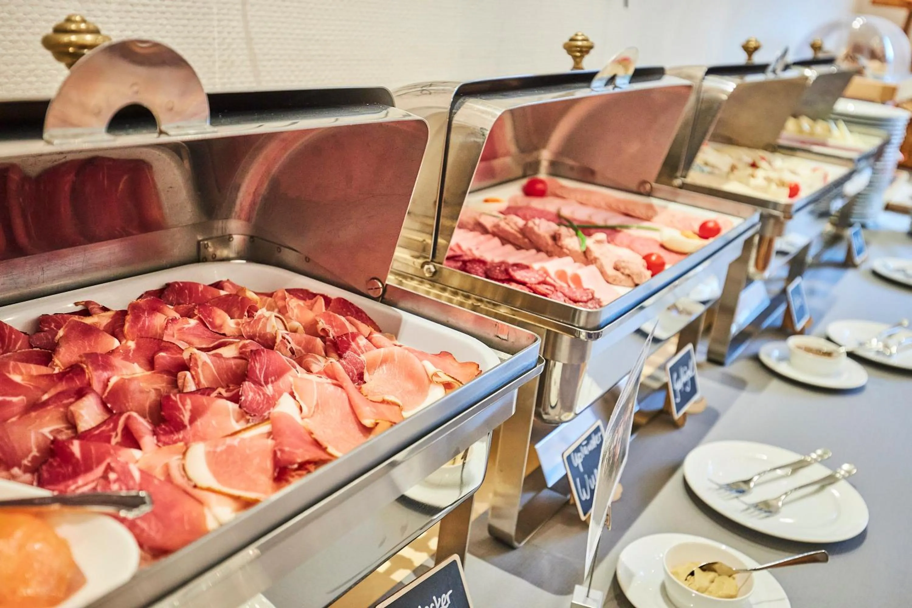 Buffet breakfast in Flair Hotel Werbetal