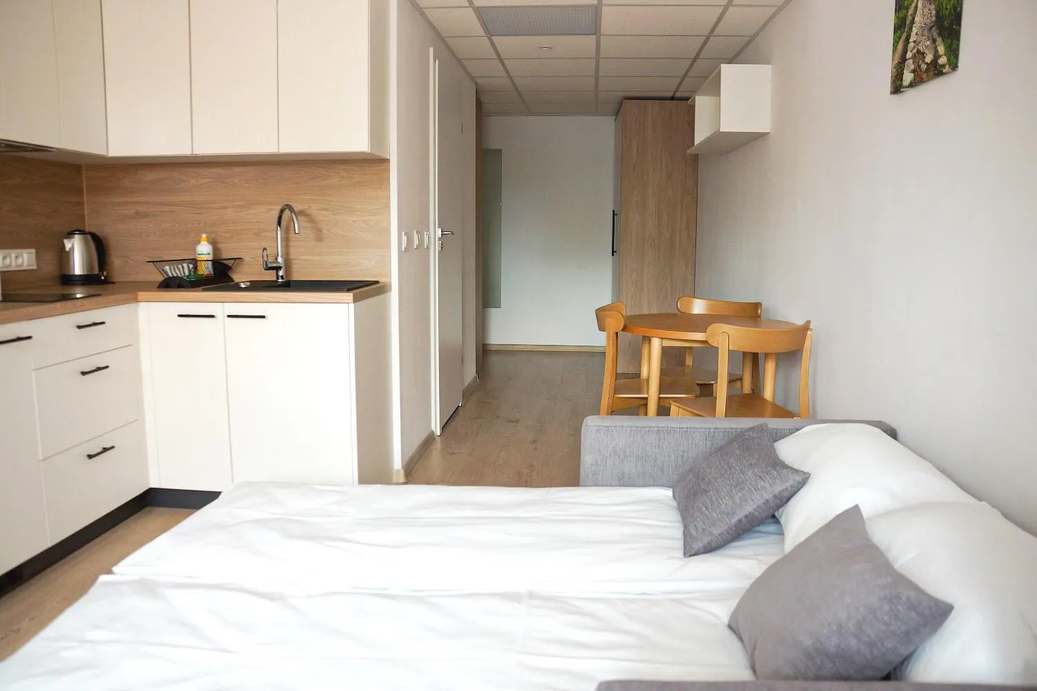 Photo of the whole room, Bed in Starter III