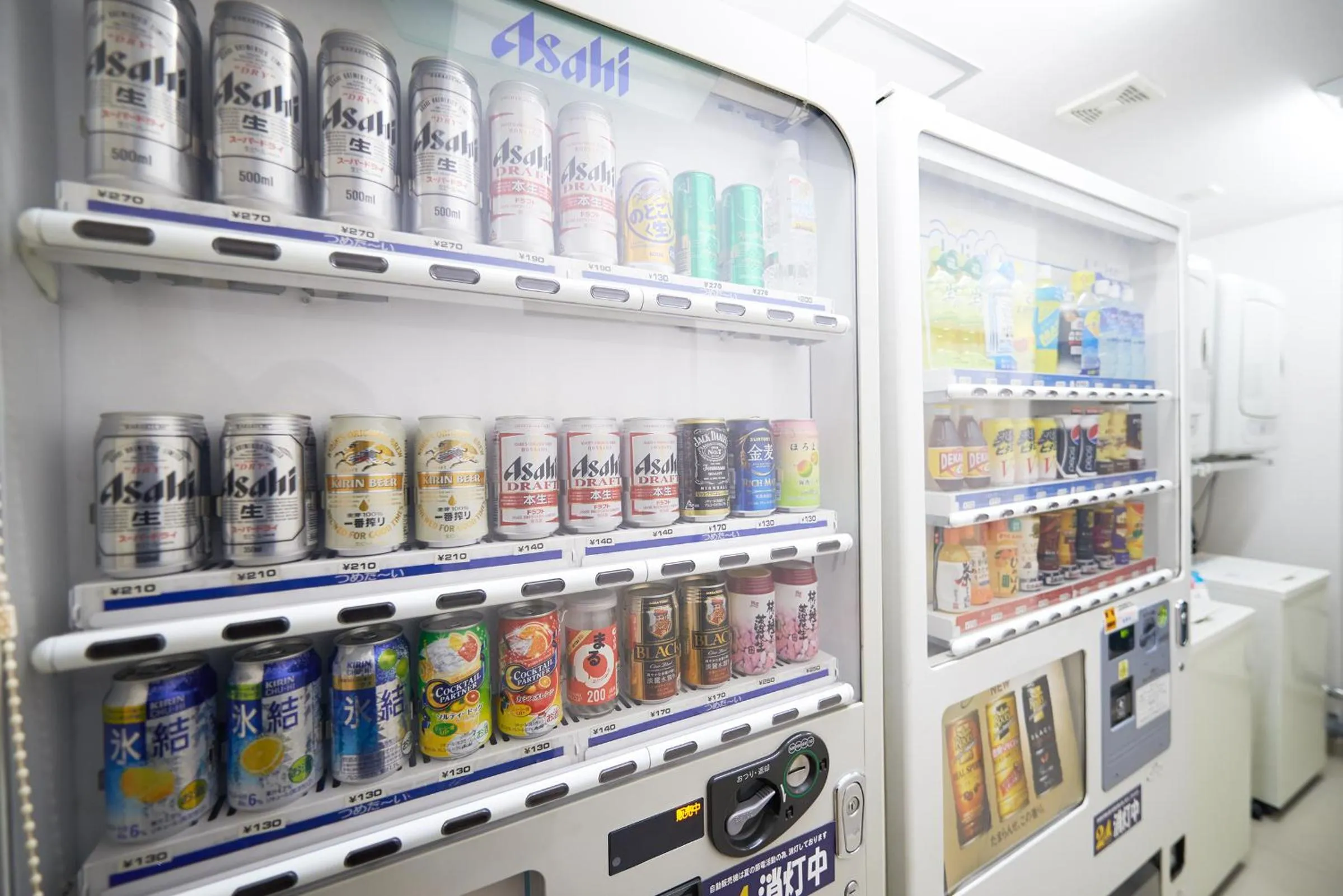 vending machine in Super Hotel JR Ueno Iriyaguchi