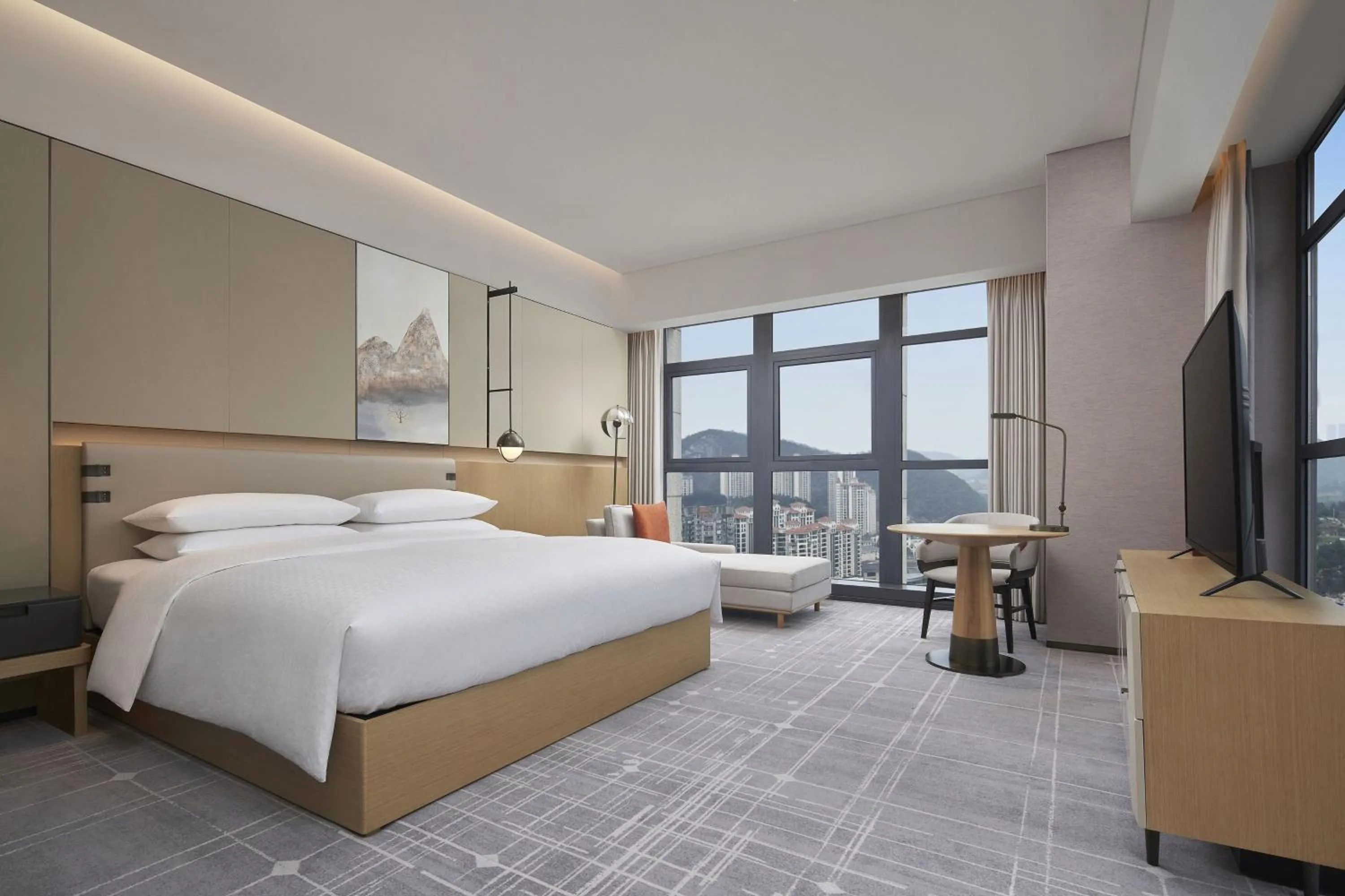 Photo of the whole room, Bed in Four Points by Sheraton Guiyang, Huaxi