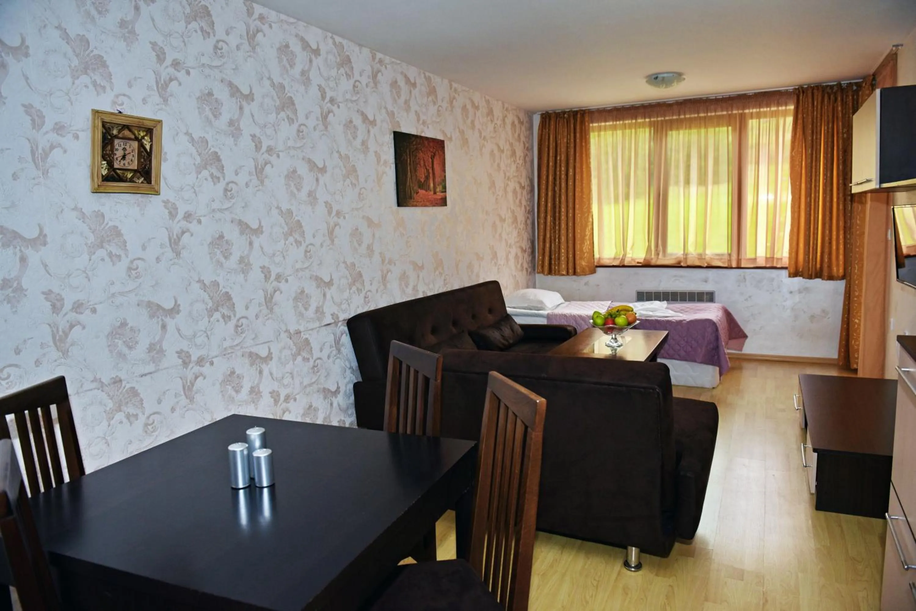 Living room, Bed in Aparthotel Forest Nook