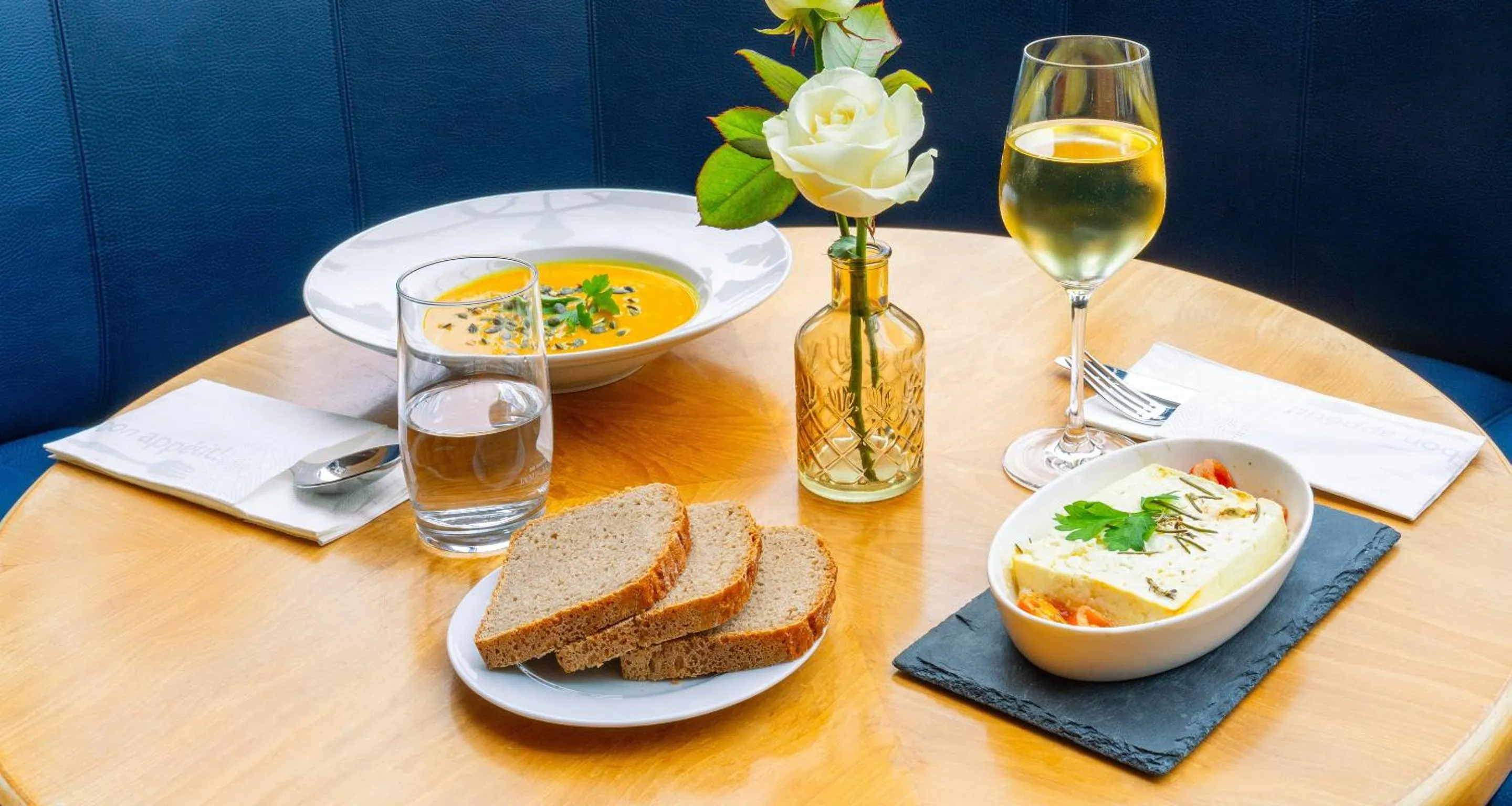 Lounge or bar in Victor's Residenz-Hotel Frankenthal