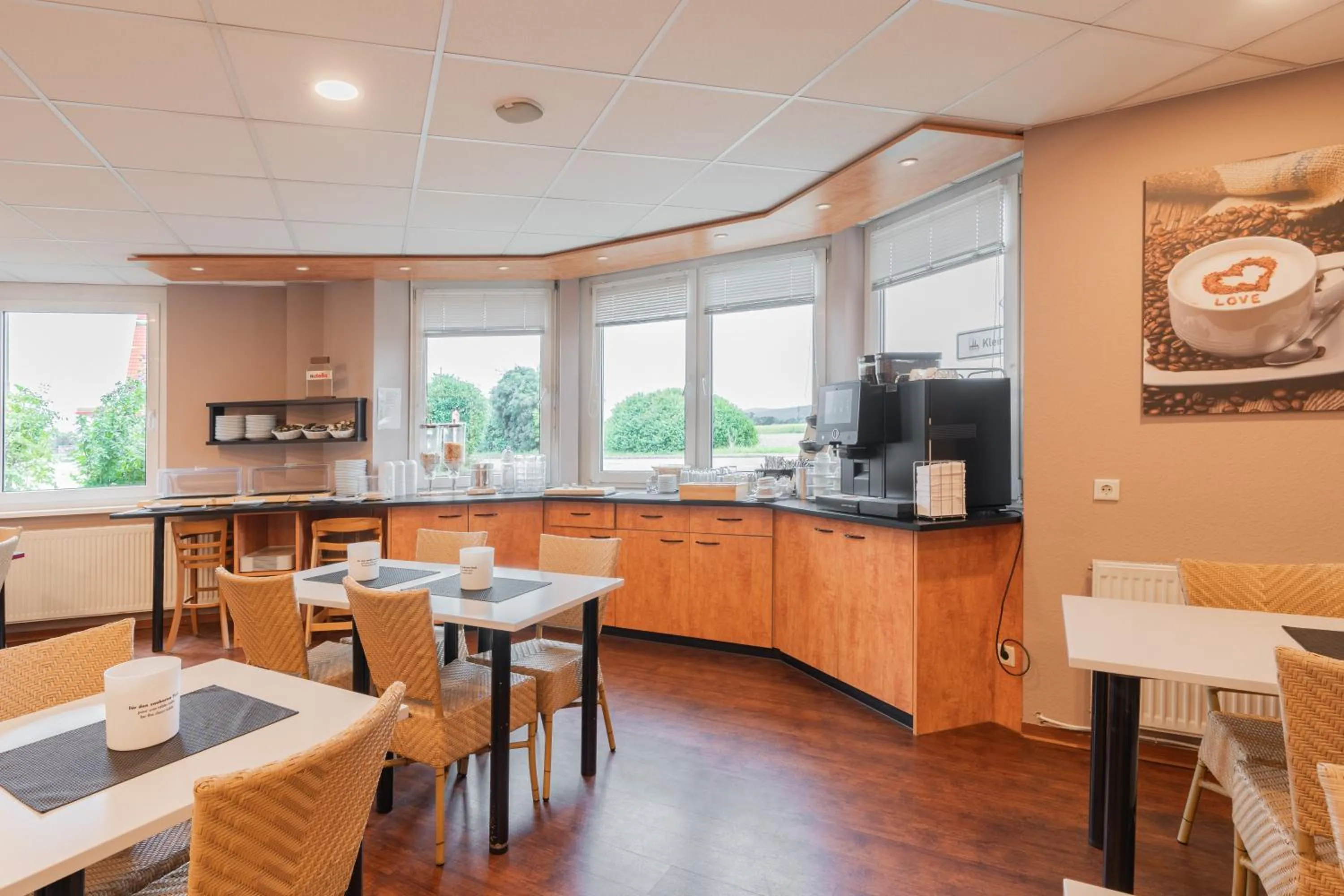 Restaurant/places to eat in Euro-Hotel