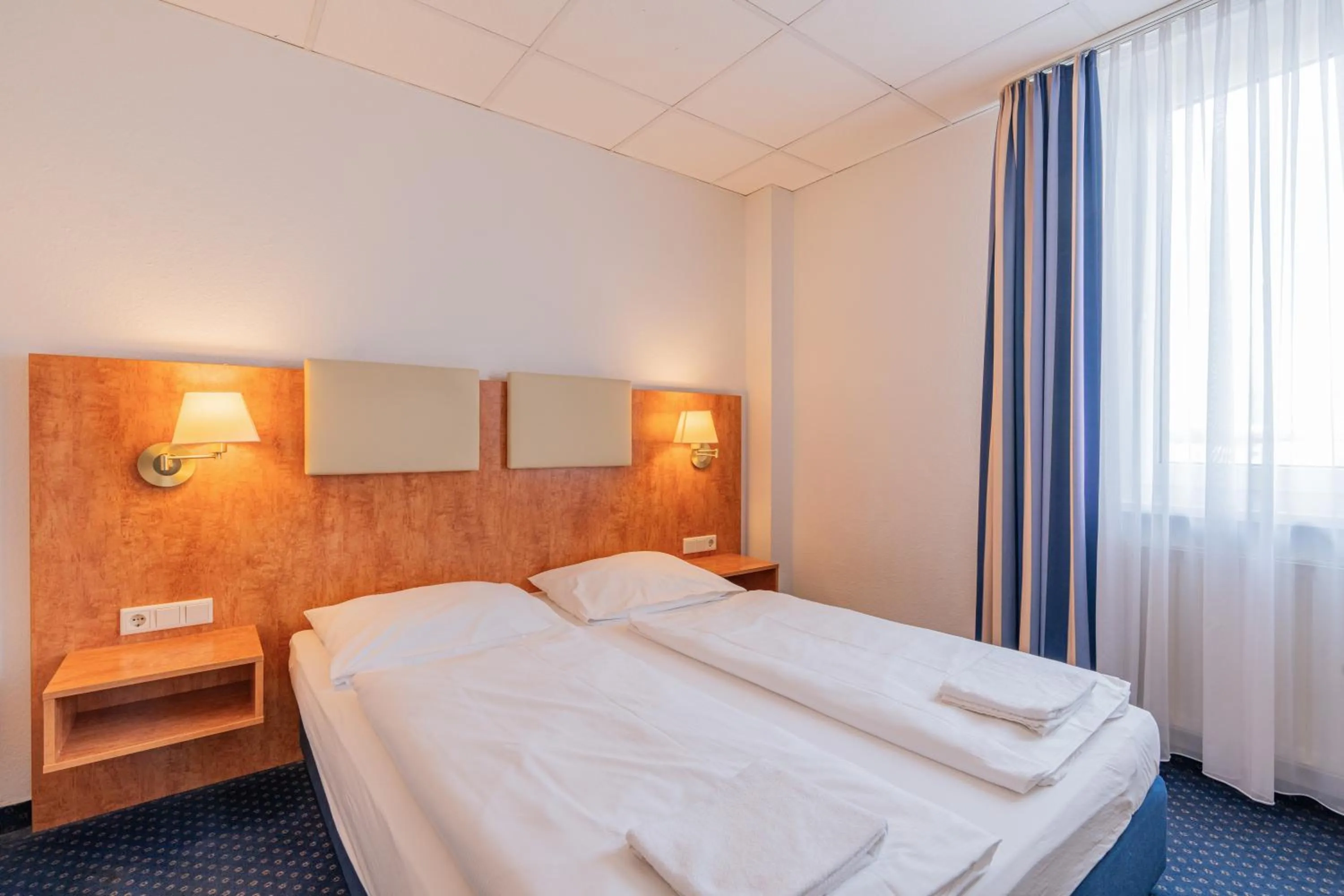 Photo of the whole room, Bed in Euro-Hotel