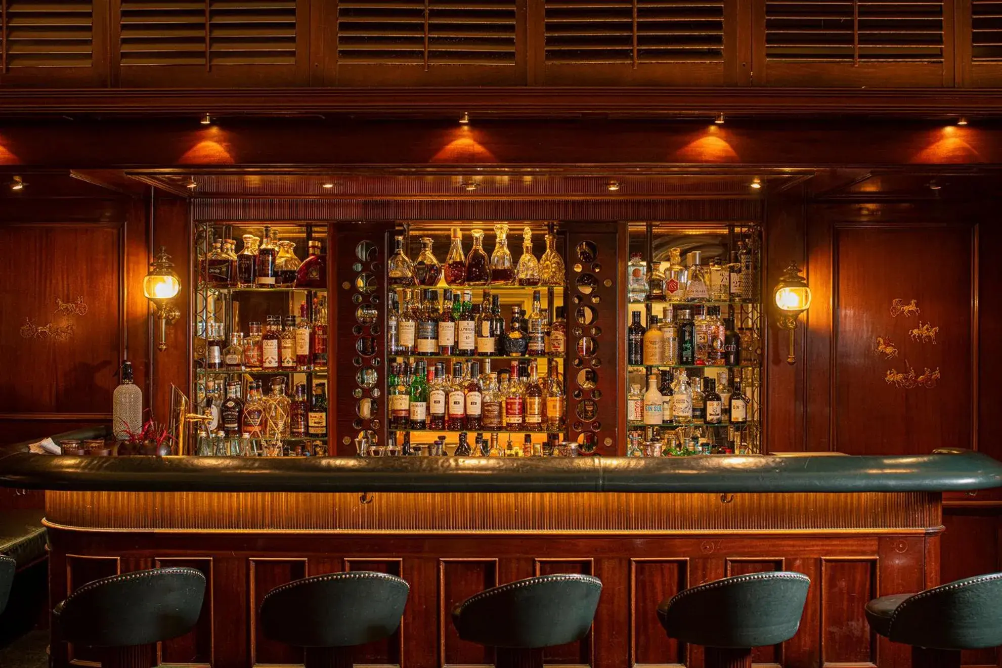 Lounge or bar in Hotel Erbprinz - Gourmet & Spa Lounge or bar in Hotel Erbprinz - Gourmet & Spa