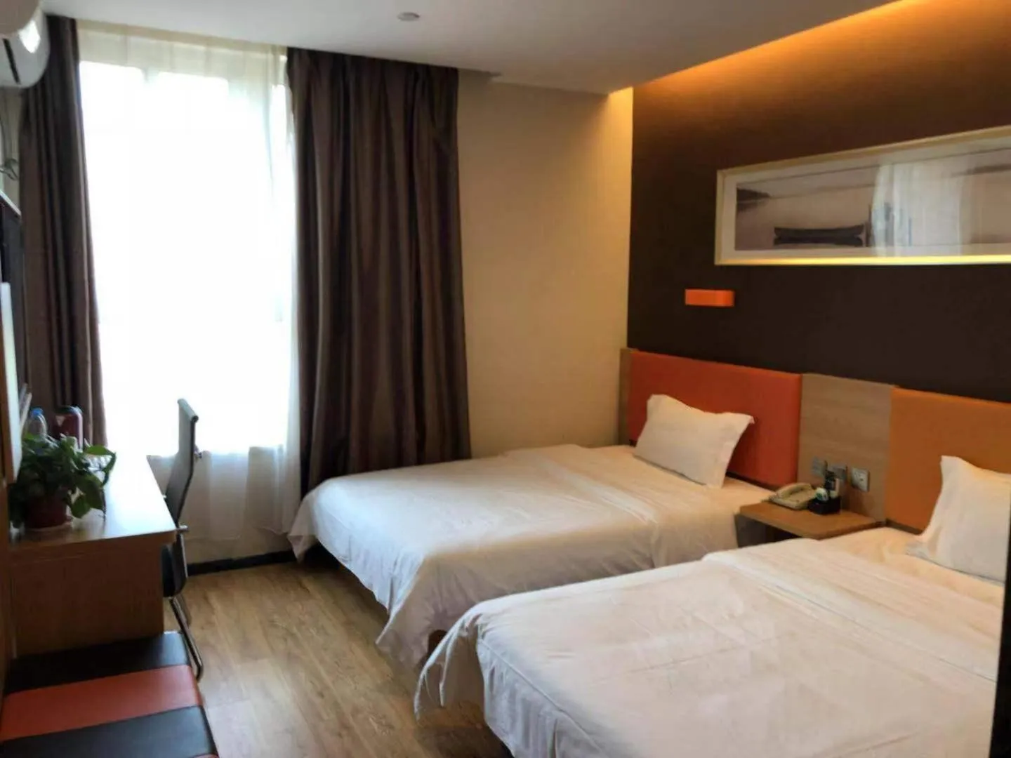 Bed in 7Days Premium Nanjing Xinjiekou Zhangfu Garden Metro Station