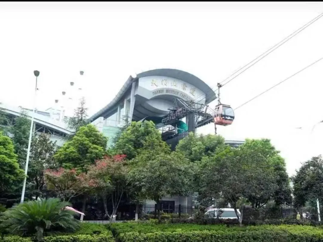 7Days Premium Zhangjiajie Railway Station Square