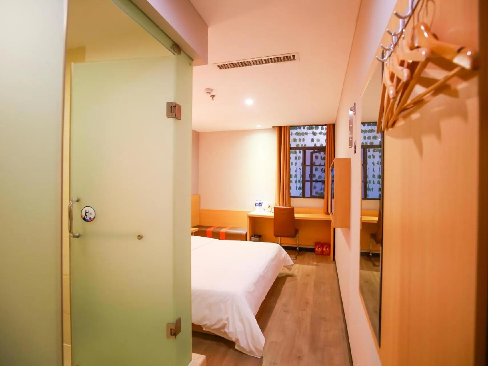 7Days Premium Zhangjiajie Railway Station Square