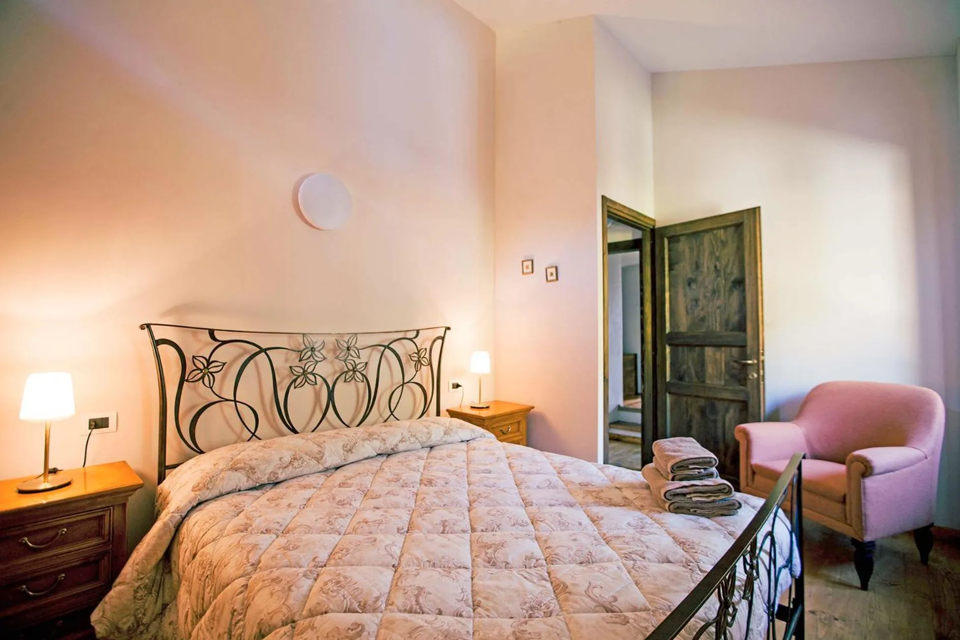 Photo of the whole room, Bed in Podere Brughee