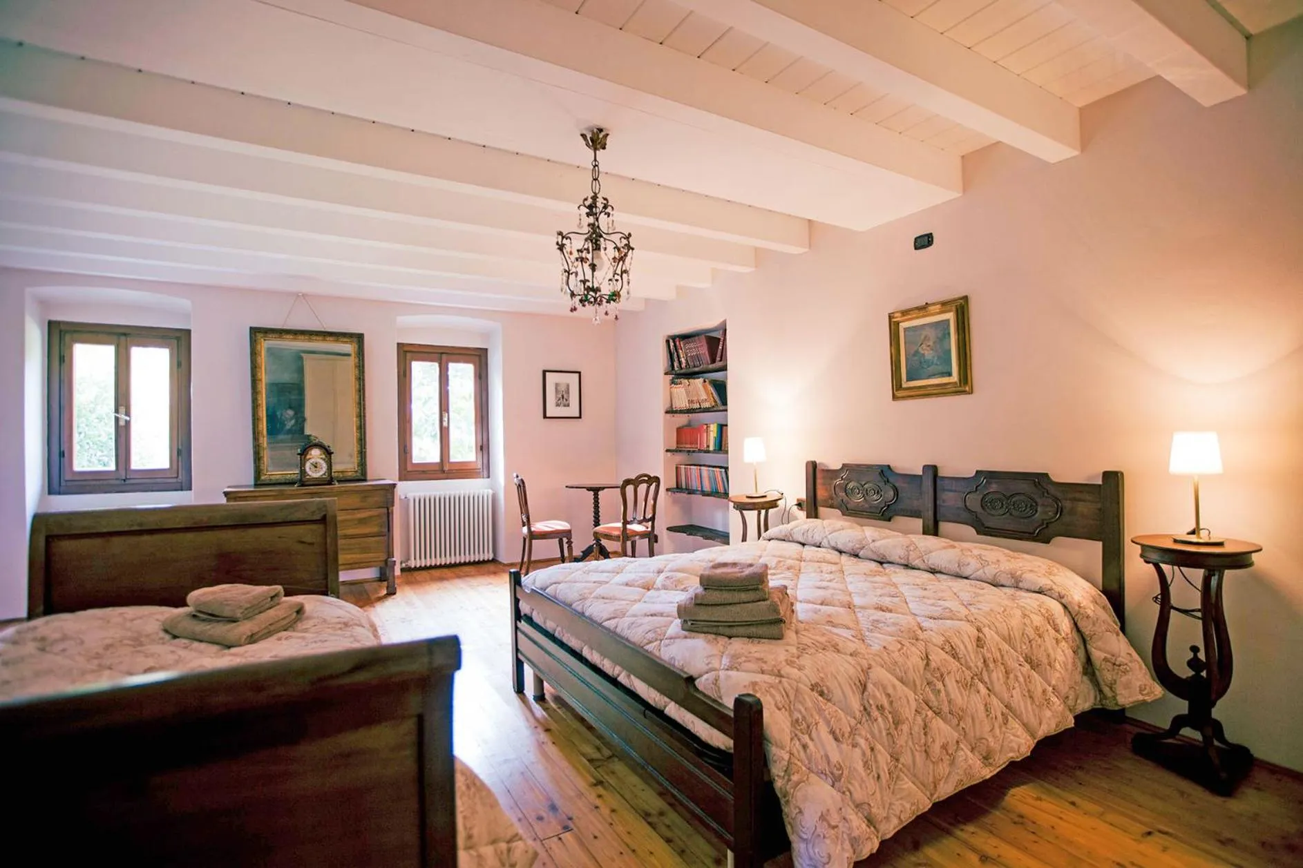 Photo of the whole room, Bed in Podere Brughee