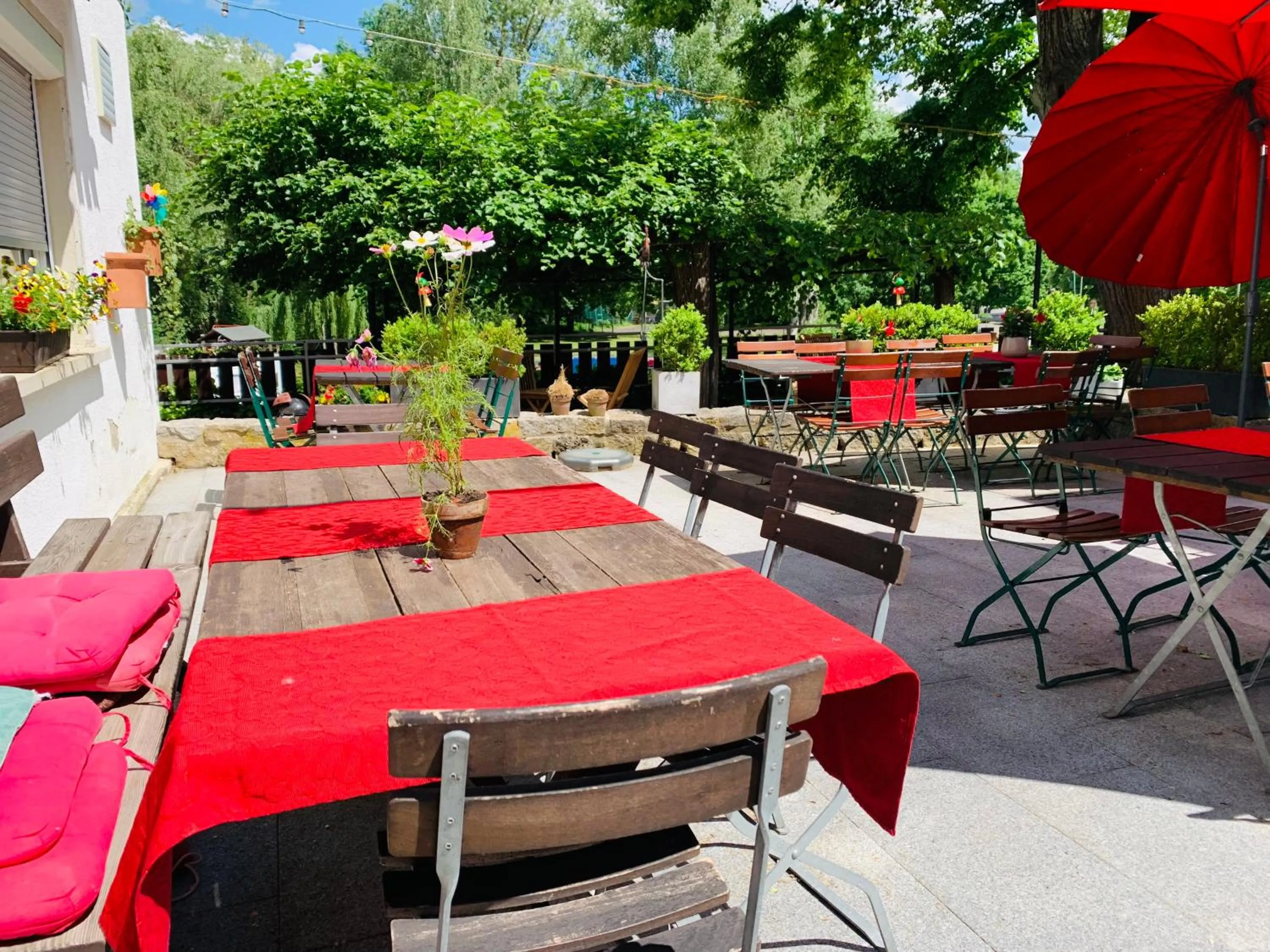 Restaurant/places to eat in Hotel-Restaurant Buger Hof