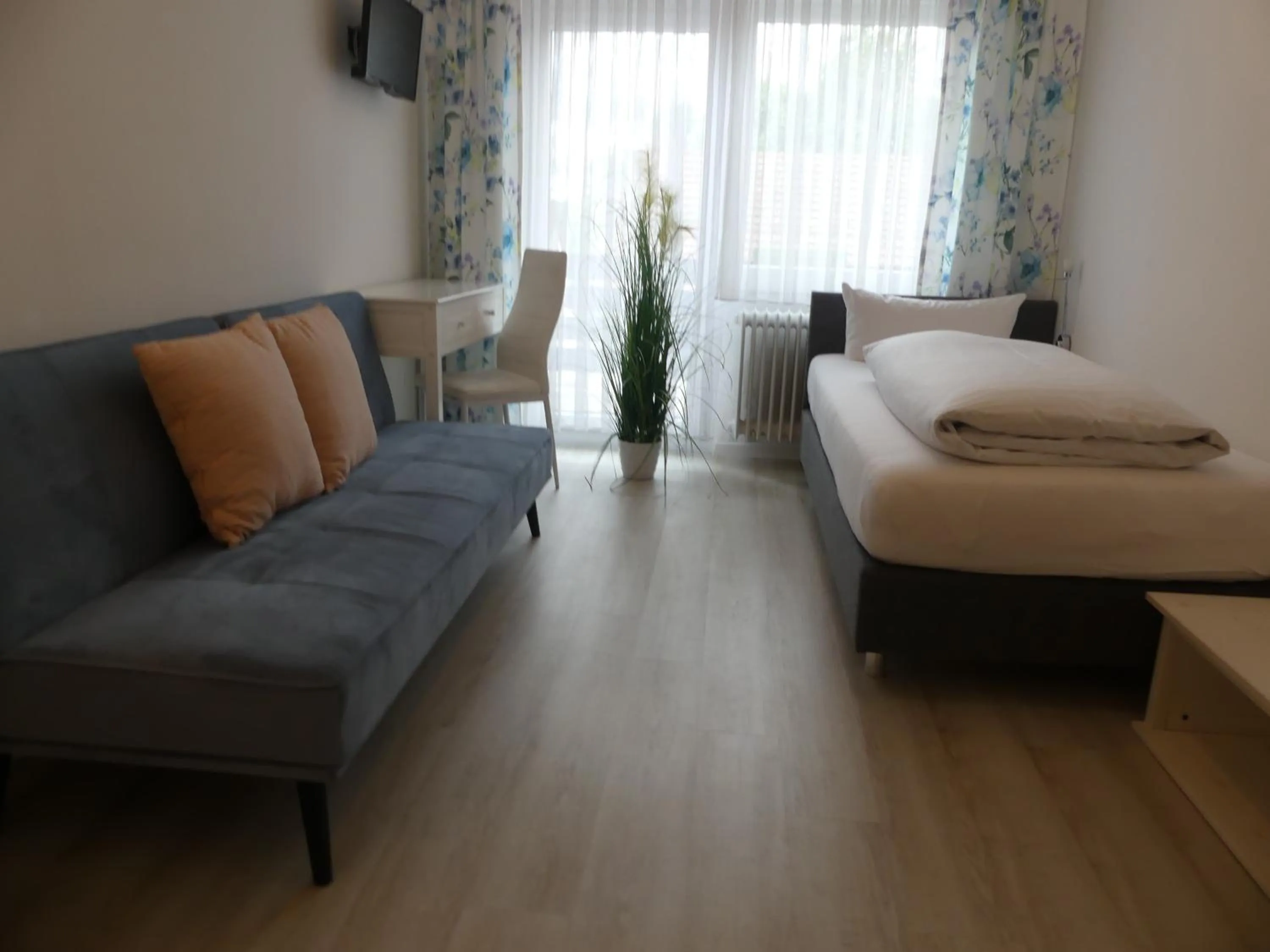 Photo of the whole room, Bed in Hotel-Restaurant Buger Hof