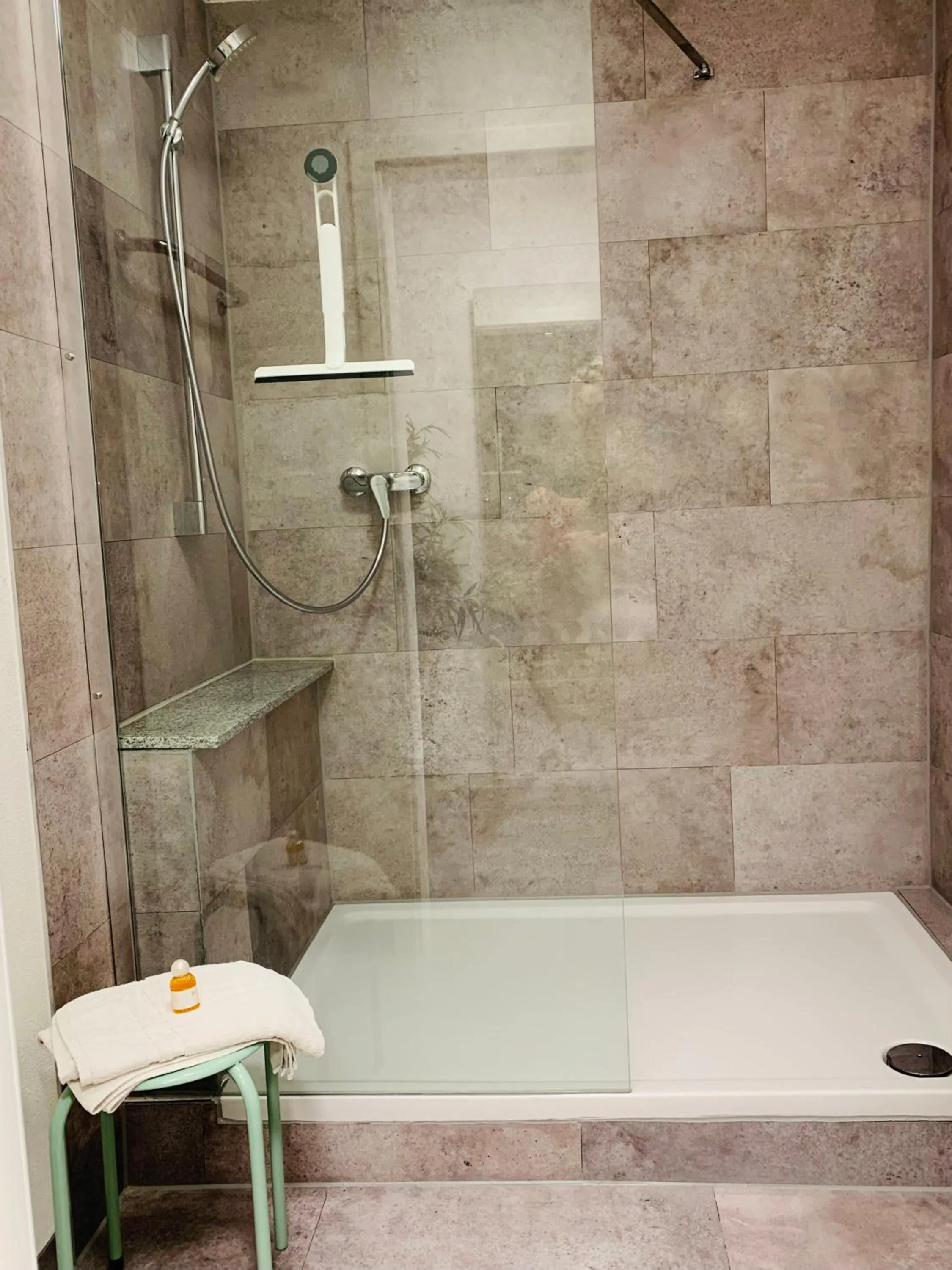 Shower in Hotel-Restaurant Buger Hof