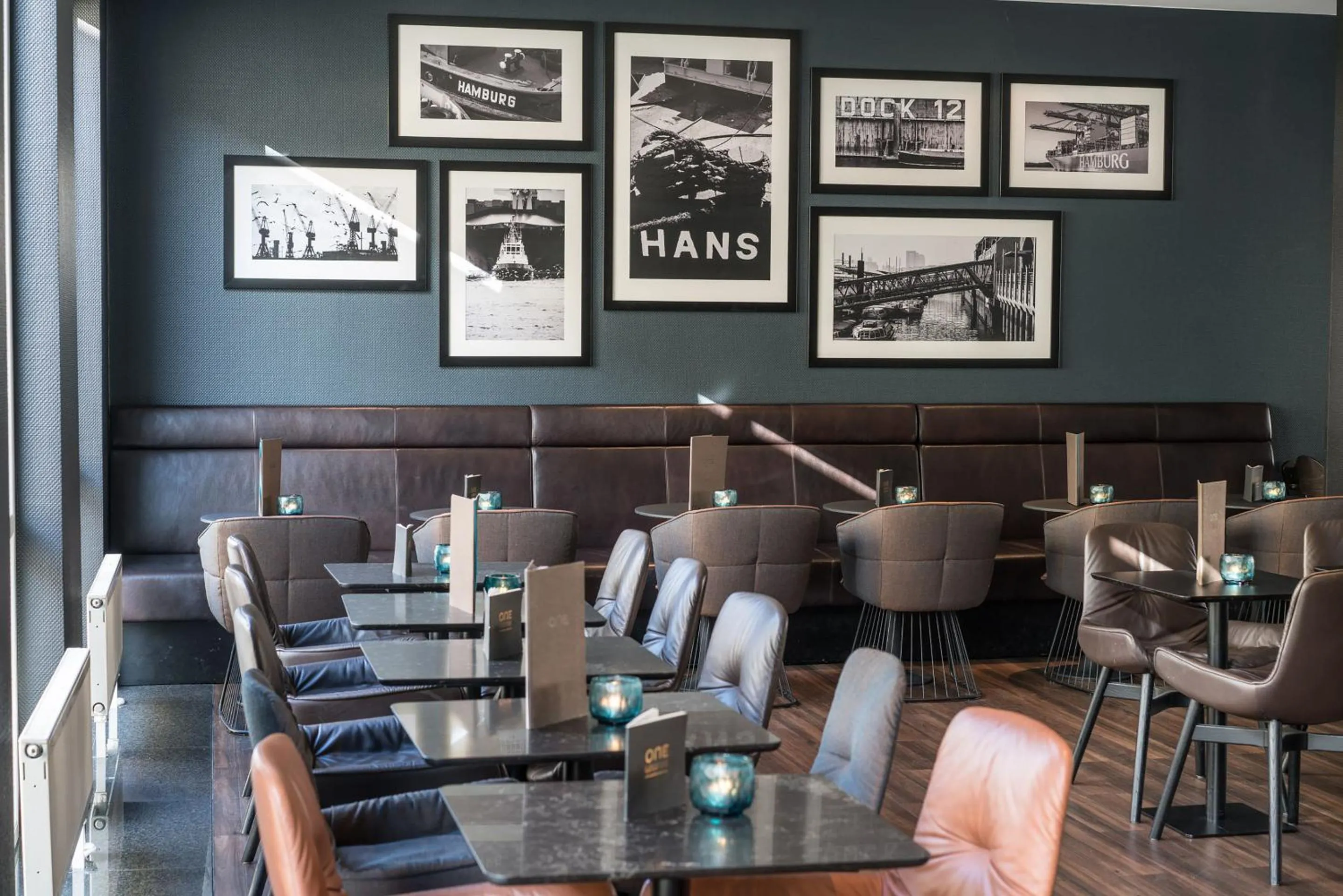 Lounge or bar in Motel One Hamburg-Altona