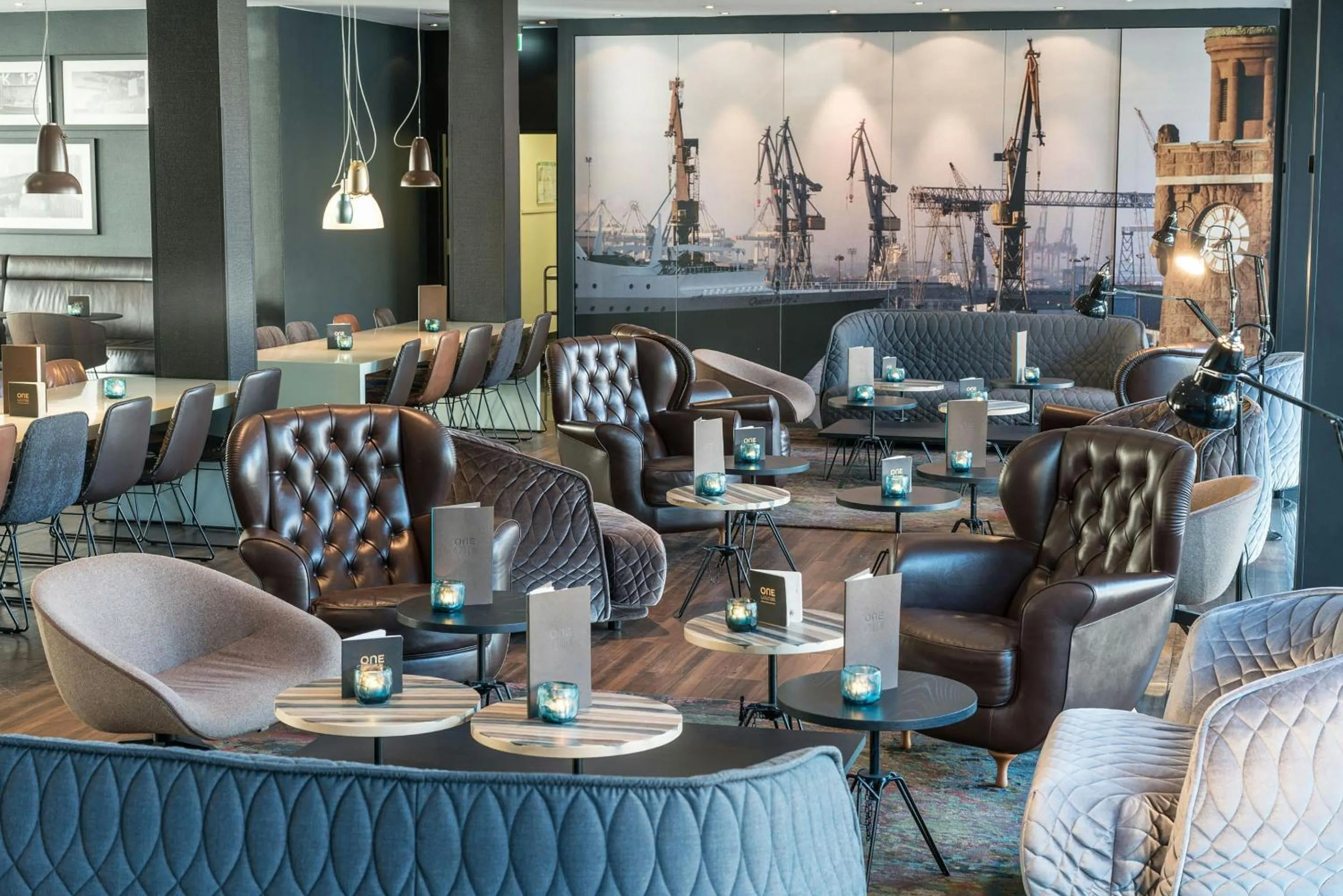 Lounge or bar in Motel One Hamburg-Altona