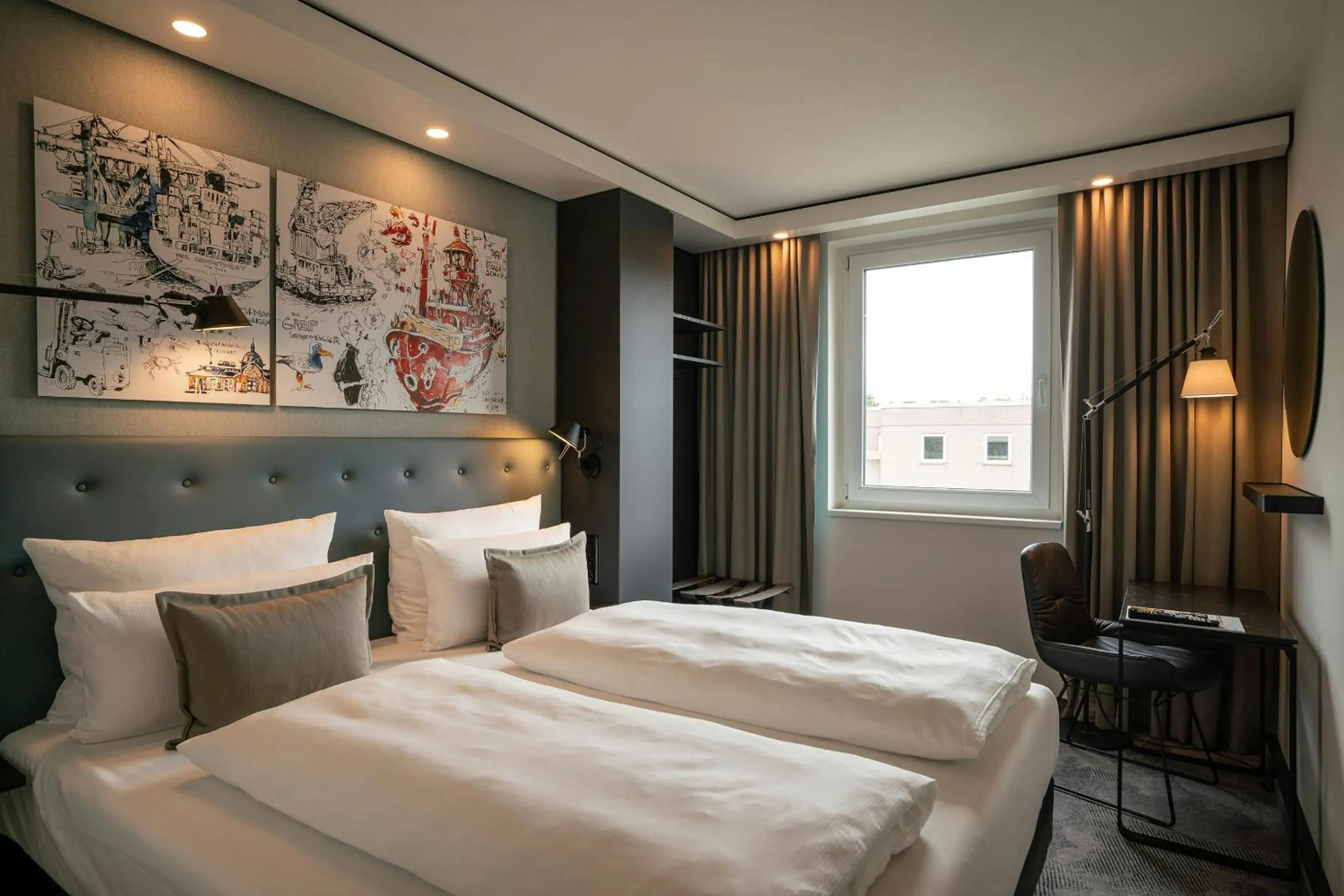 Photo of the whole room, Bed in Motel One Hamburg-Altona