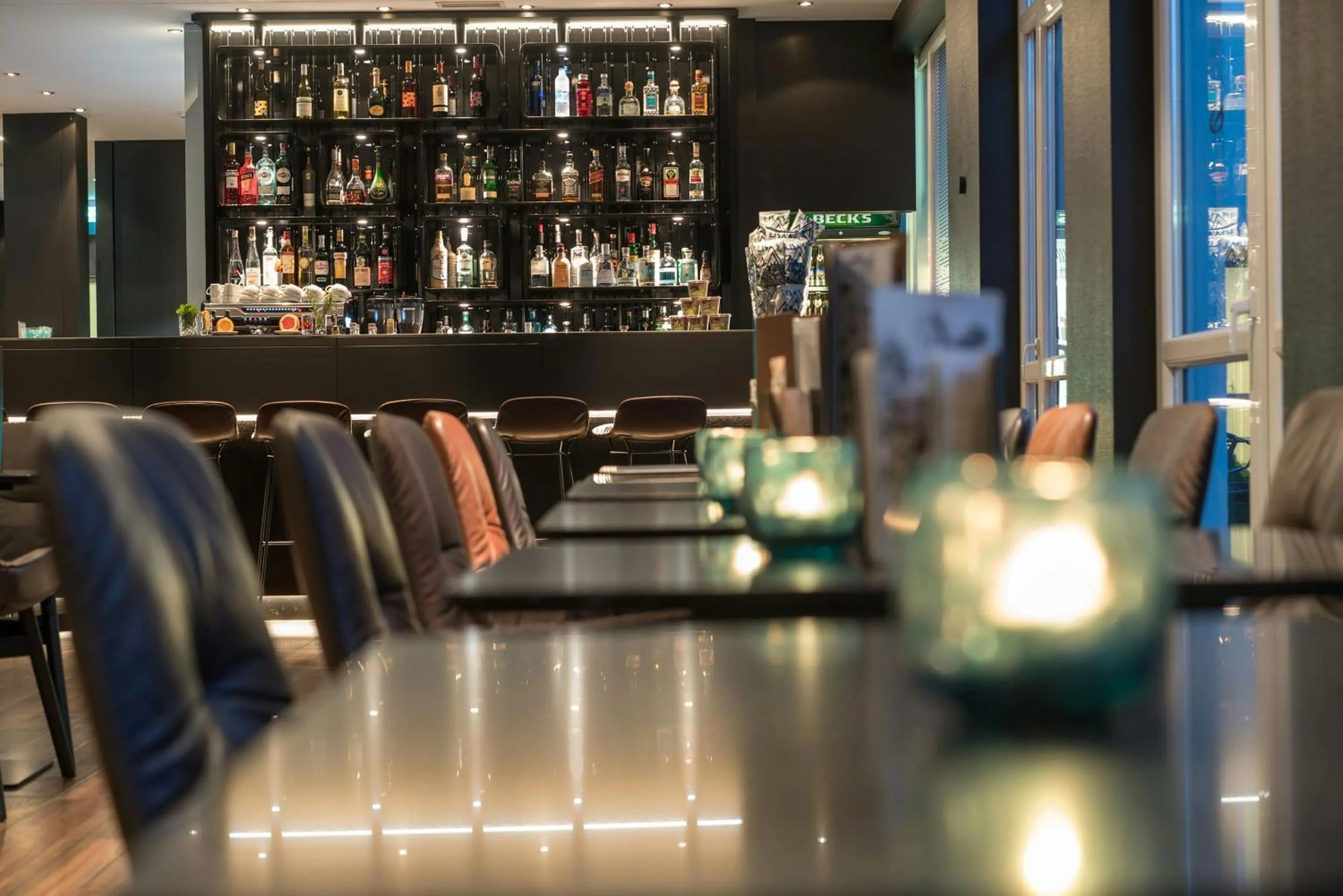 Lounge or bar in Motel One Hamburg-Altona