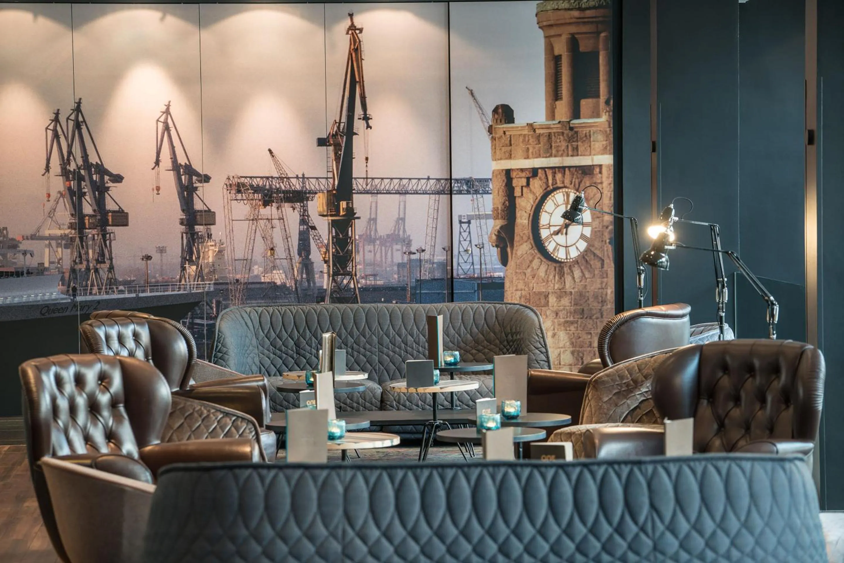 Lounge or bar in Motel One Hamburg-Altona