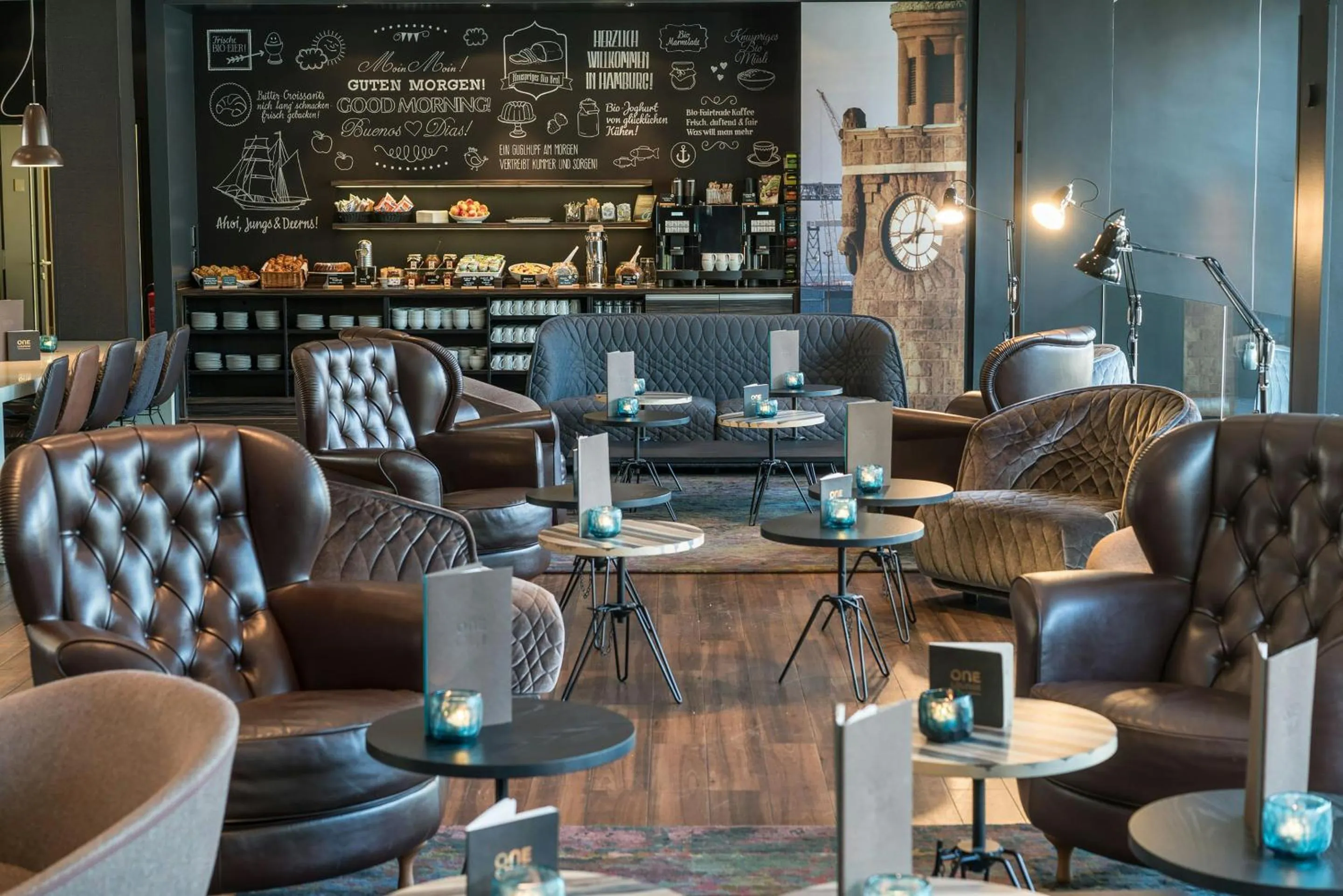 Lounge or bar in Motel One Hamburg-Altona