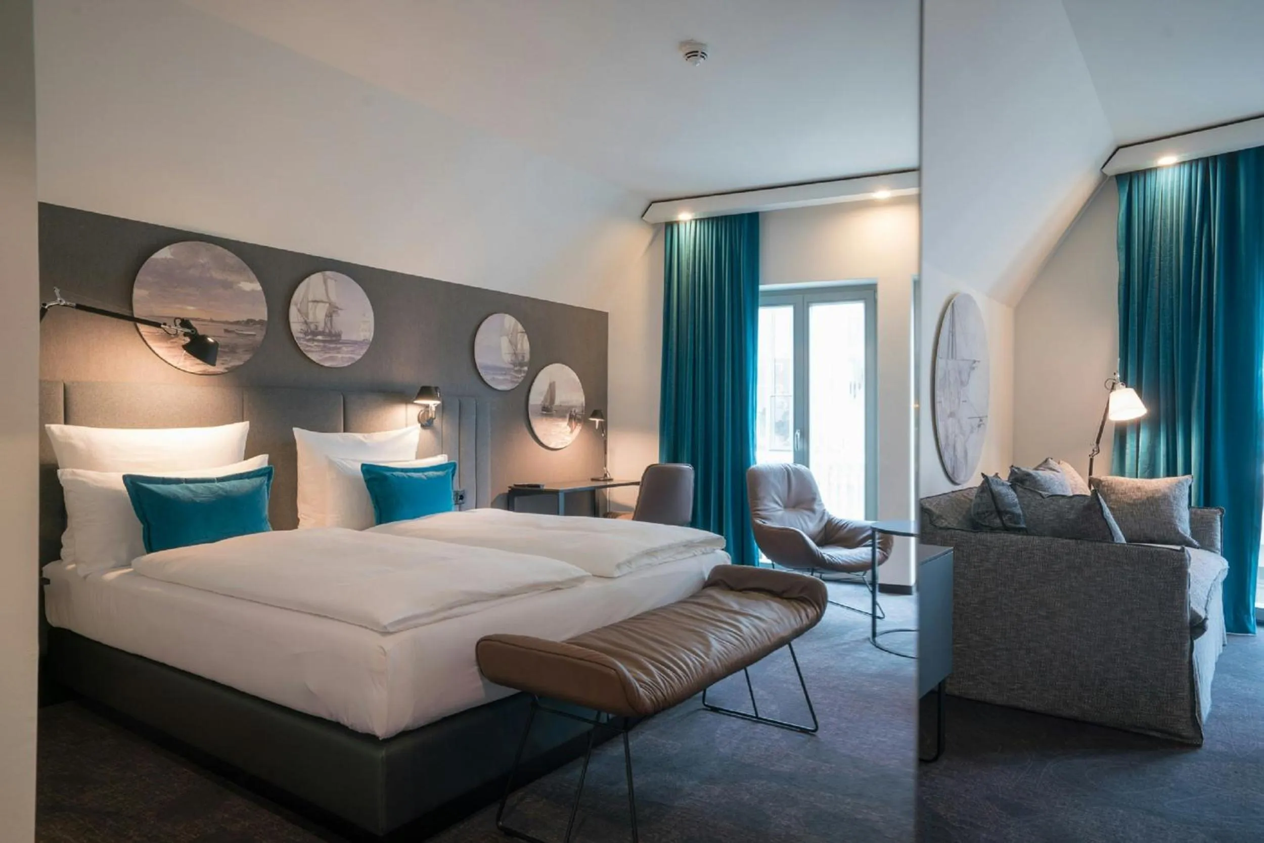 Photo of the whole room, Bed in Motel One Hamburg-Altona