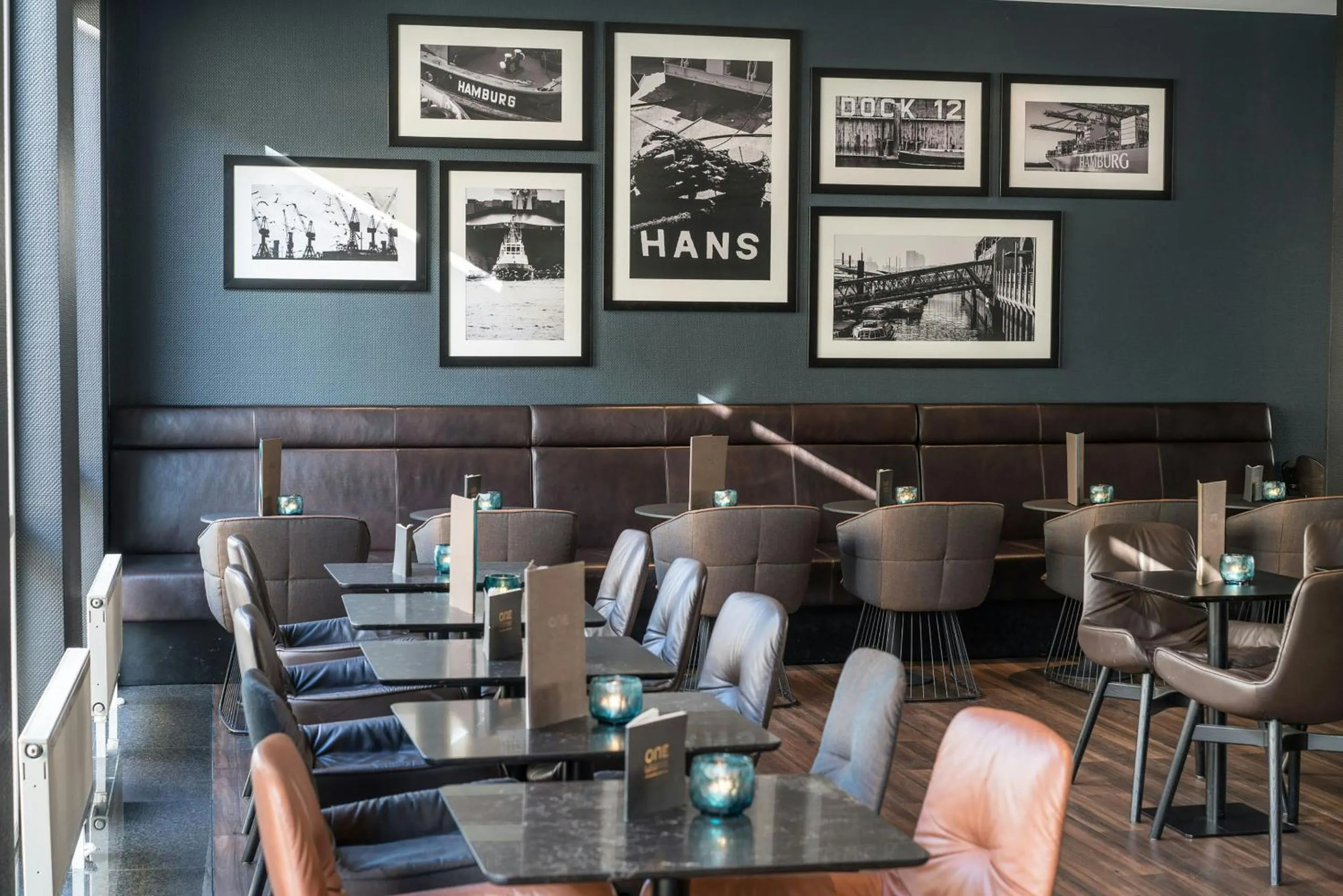 Lounge or bar in Motel One Hamburg-Altona