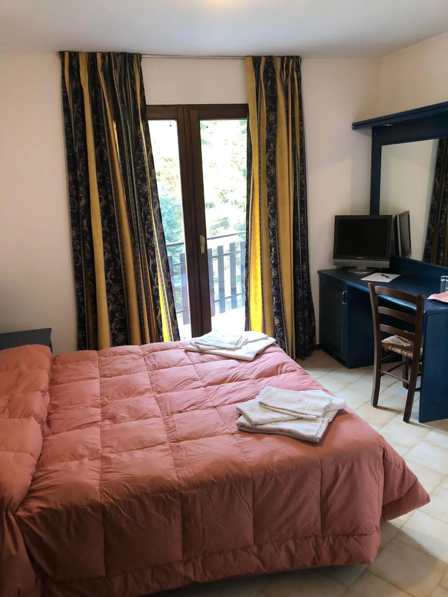 Bed in petit paradis