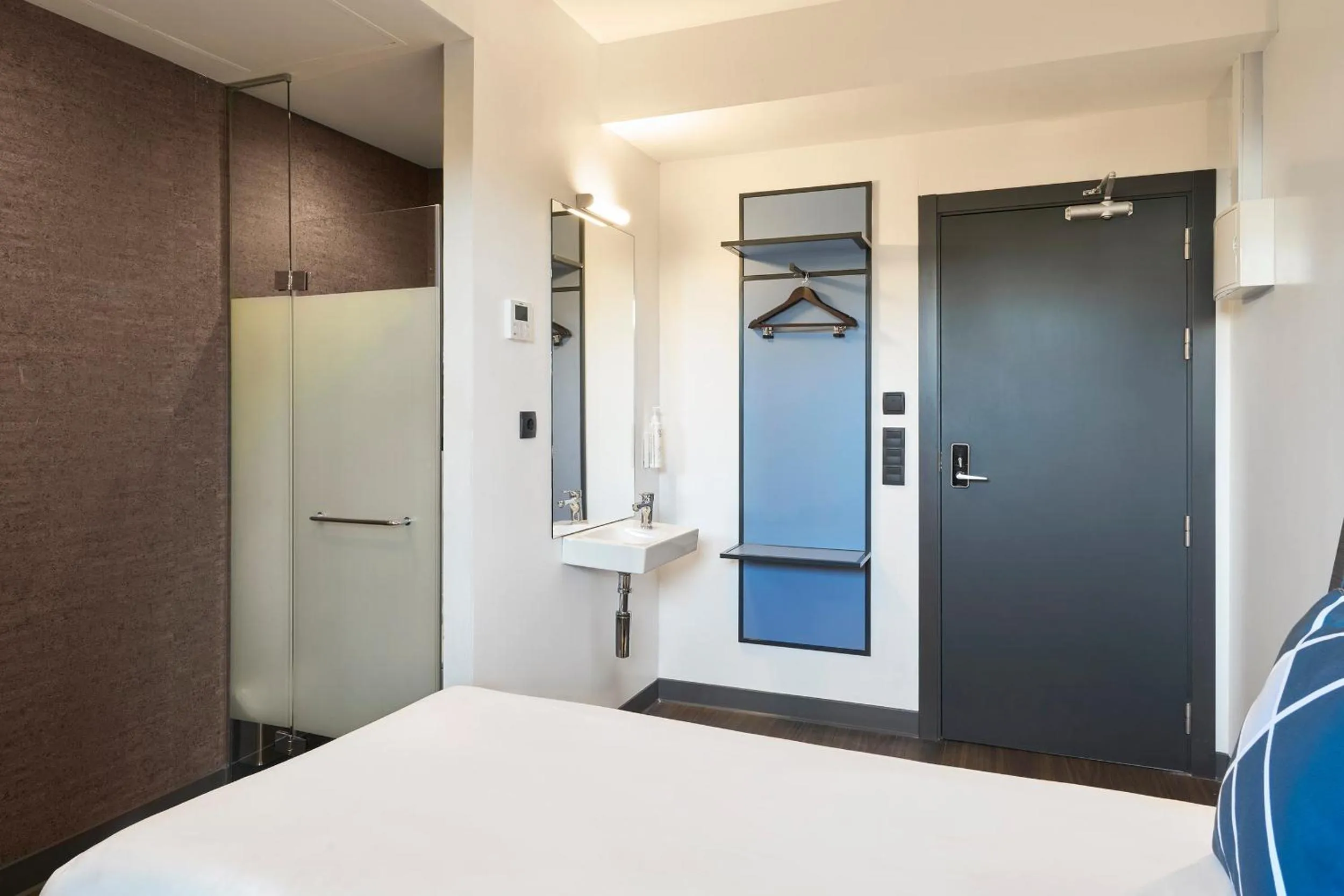 Bedroom, Bed in Four Points Flex by Sheraton Malaga Centre