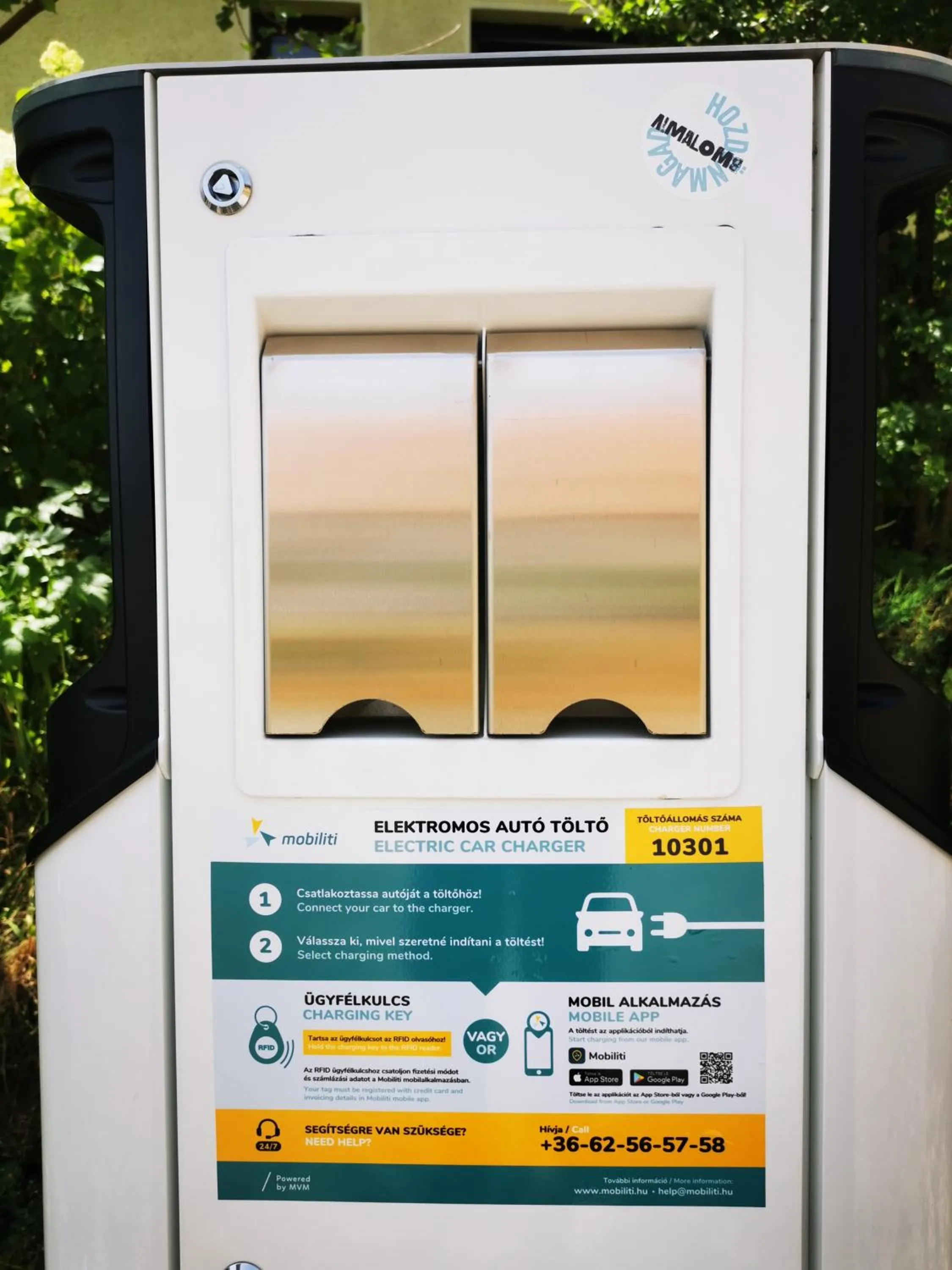 Parking in Almalomb Apartman