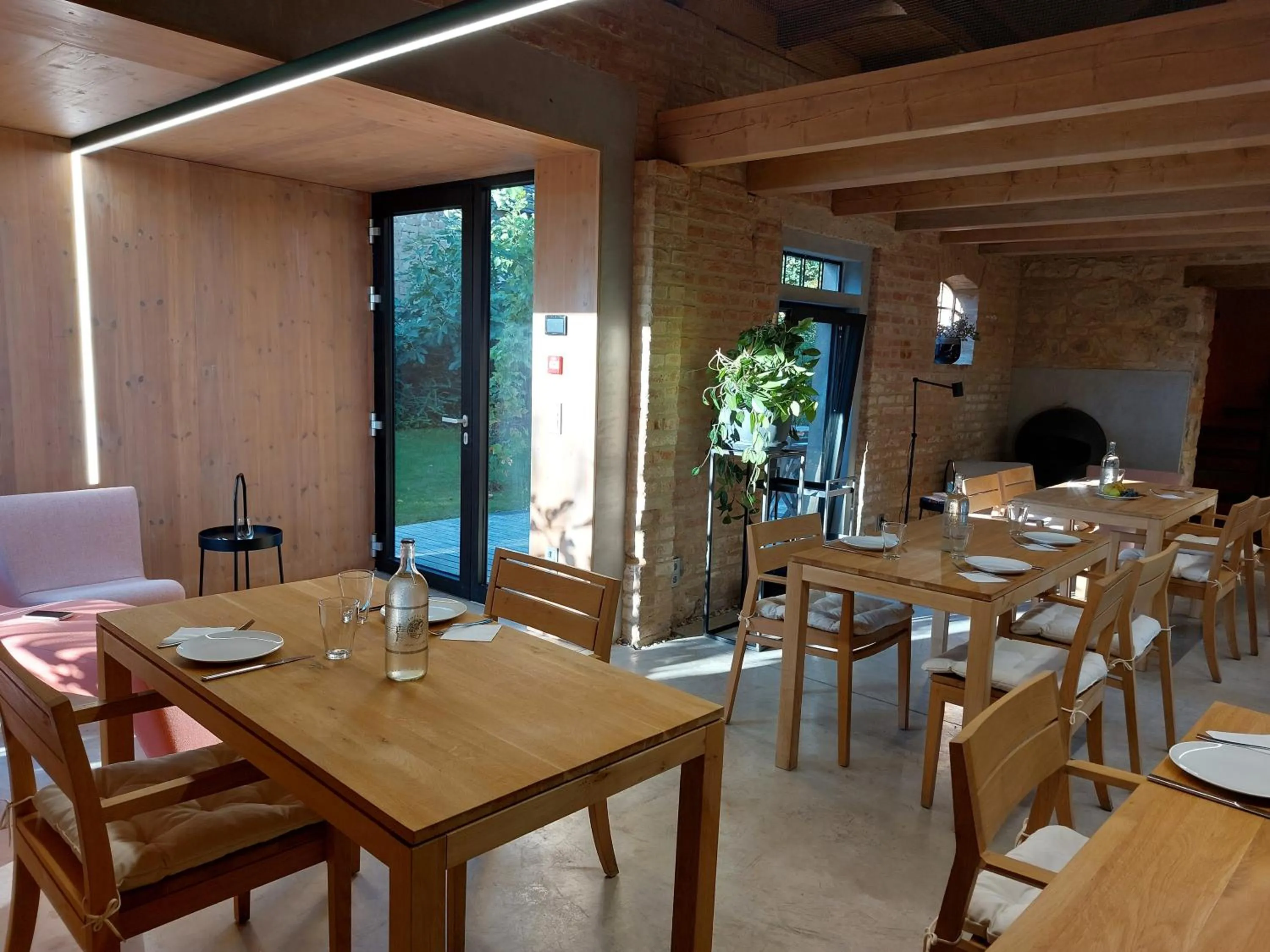 Breakfast in Almalomb Apartman