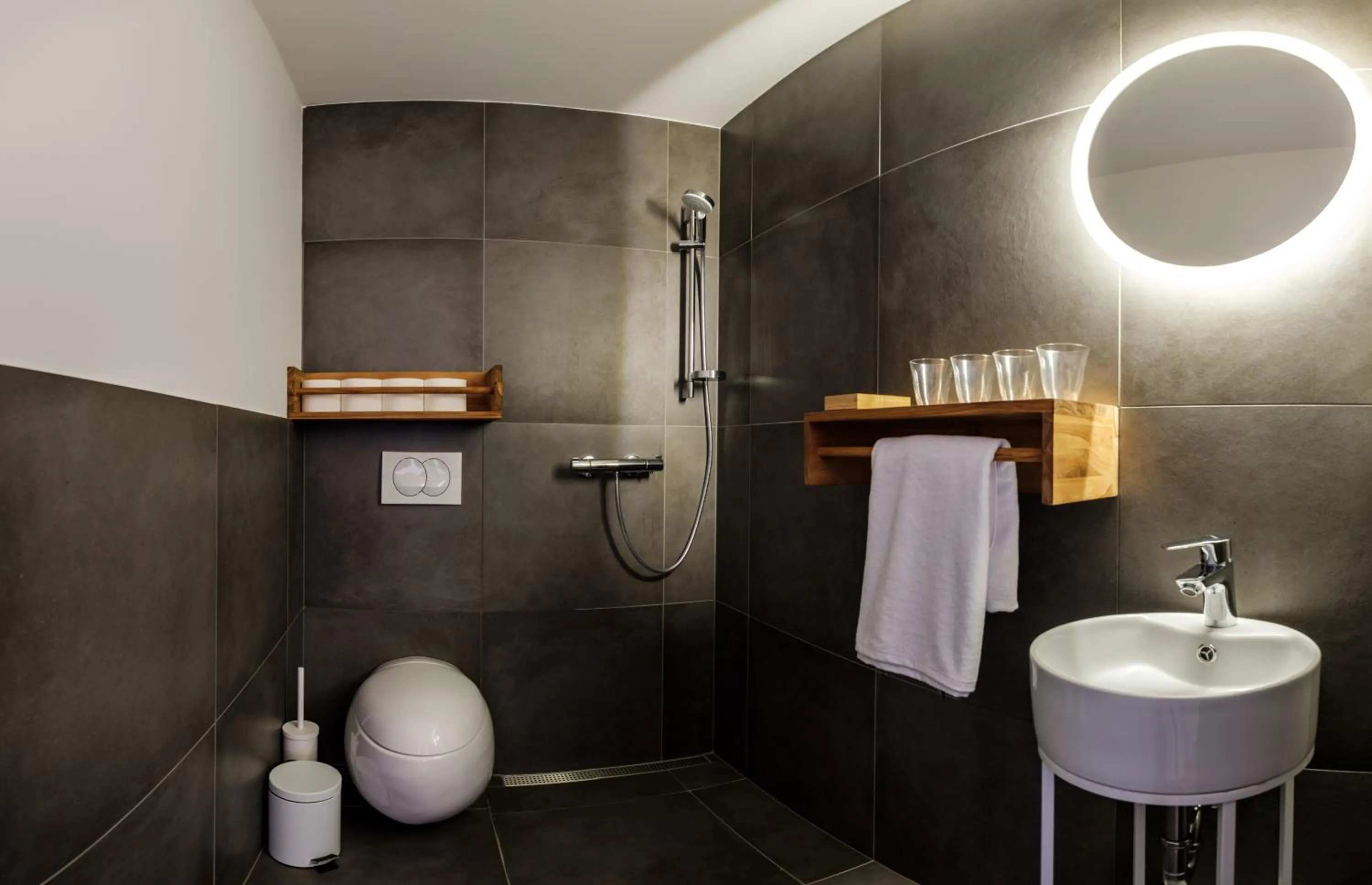 Bathroom in Almalomb Apartman