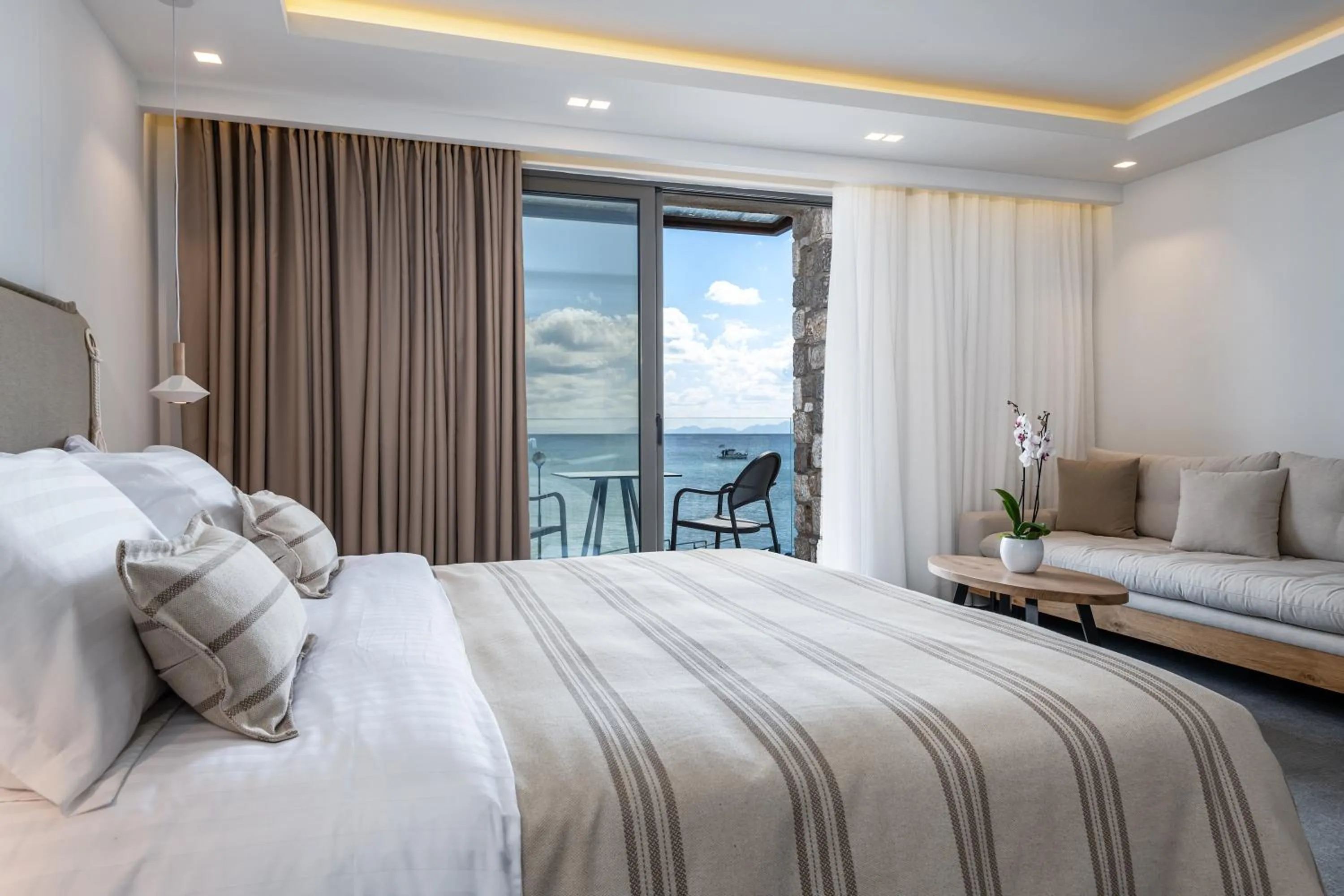 Bed in NISSEA Boutique Hotel