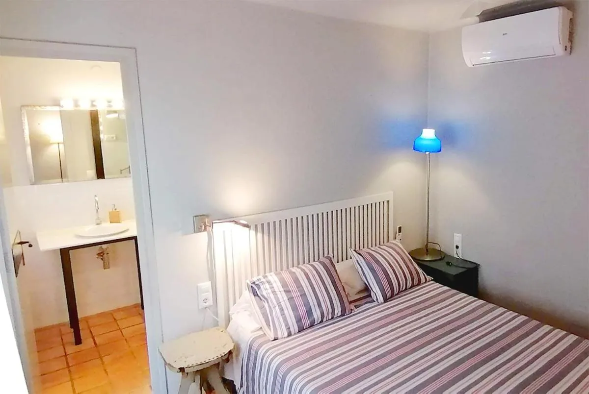 Shower, Bed in Marakasa B&B