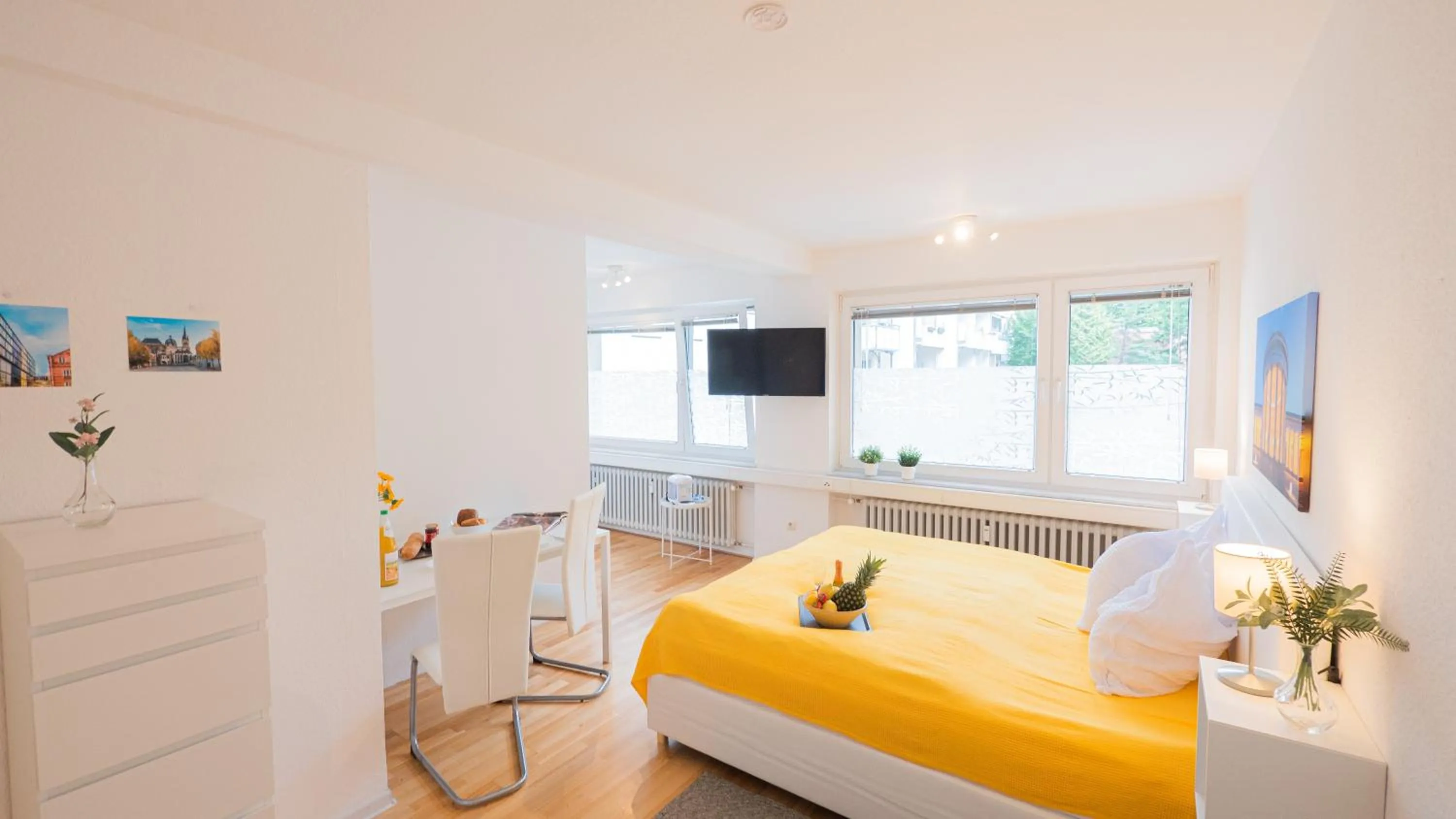 Photo of the whole room, Bed in Relax Aachener Boardinghouse Appartements Premium 1