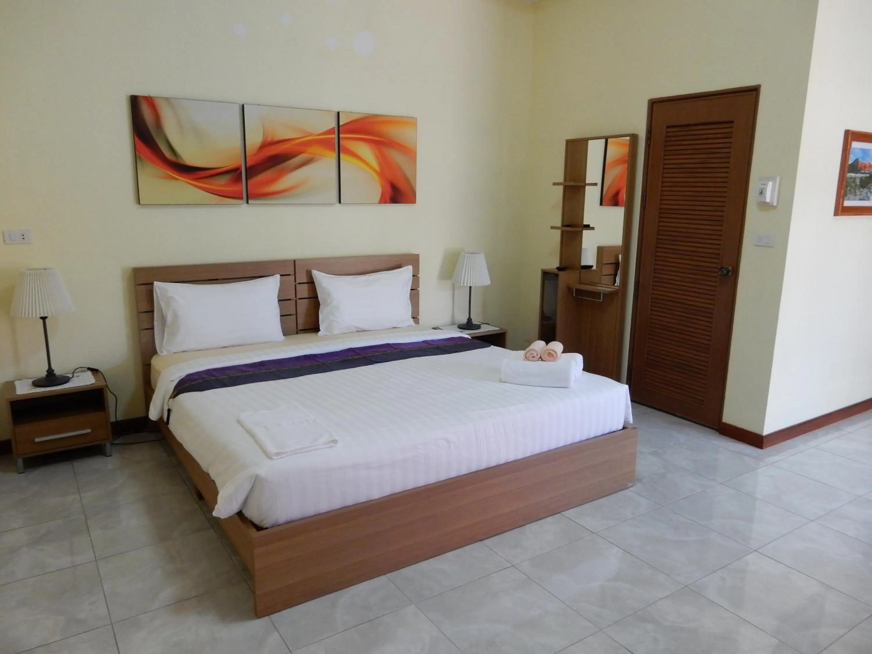Bed in Malee Resort