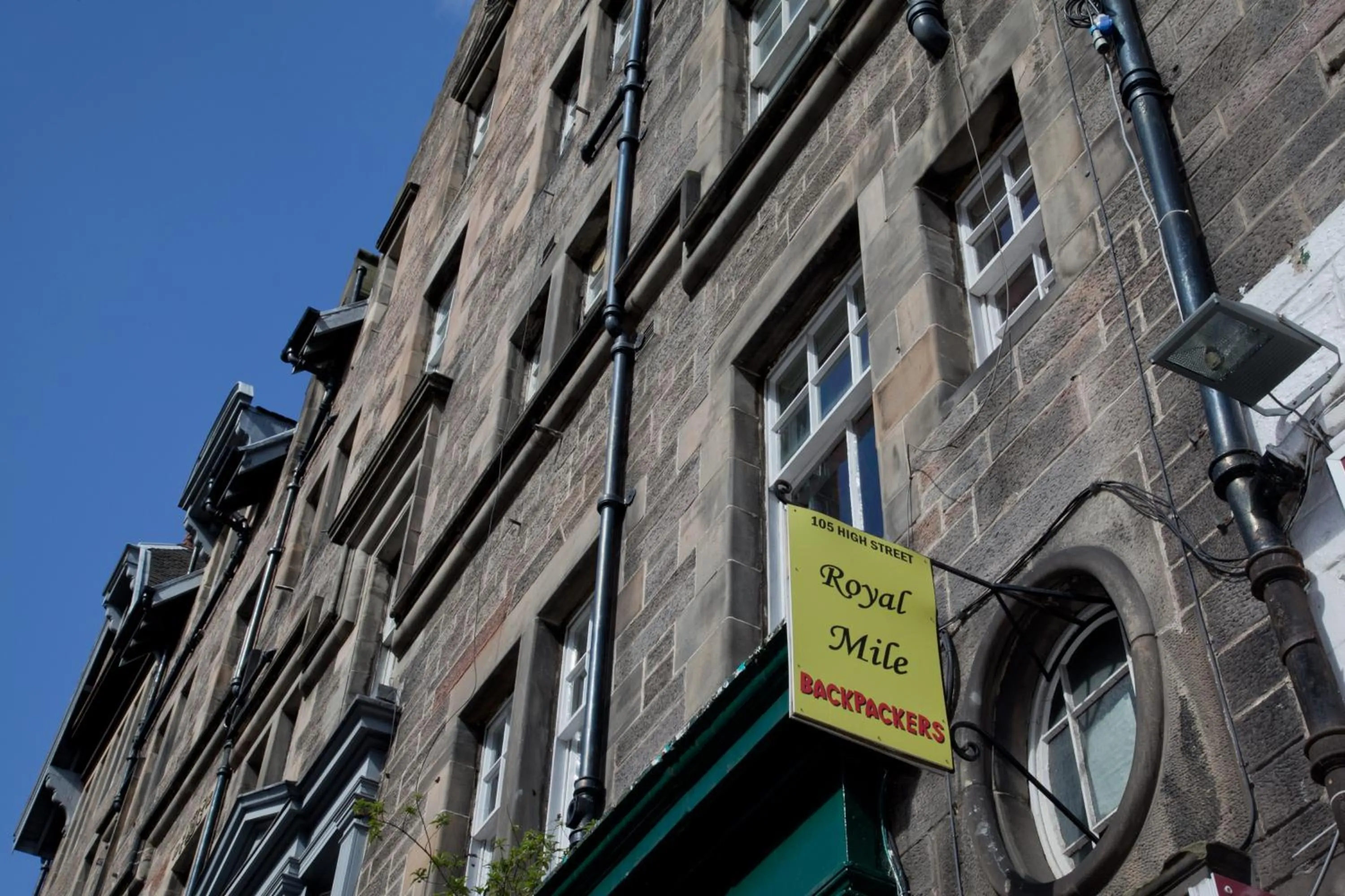 Facade/entrance in Royal Mile Backpackers