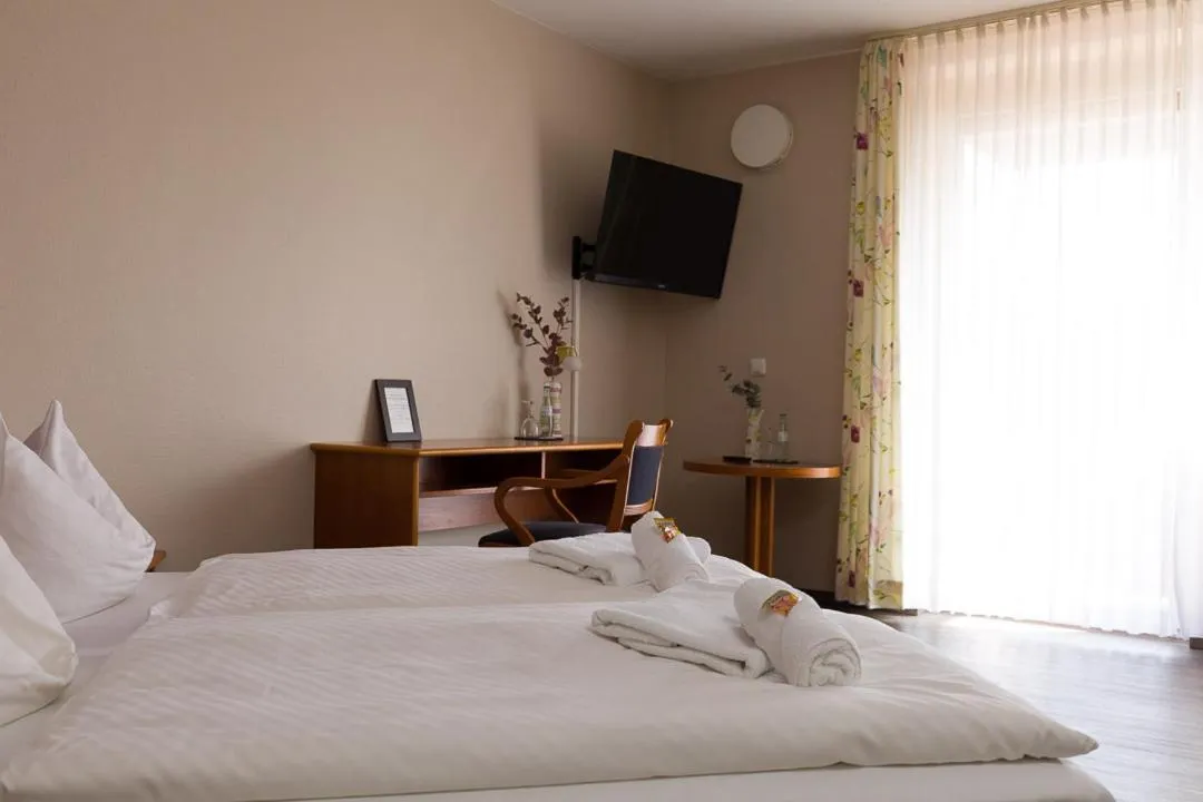 Photo of the whole room, Bed in Landgasthaus Gieseke-Asshorn