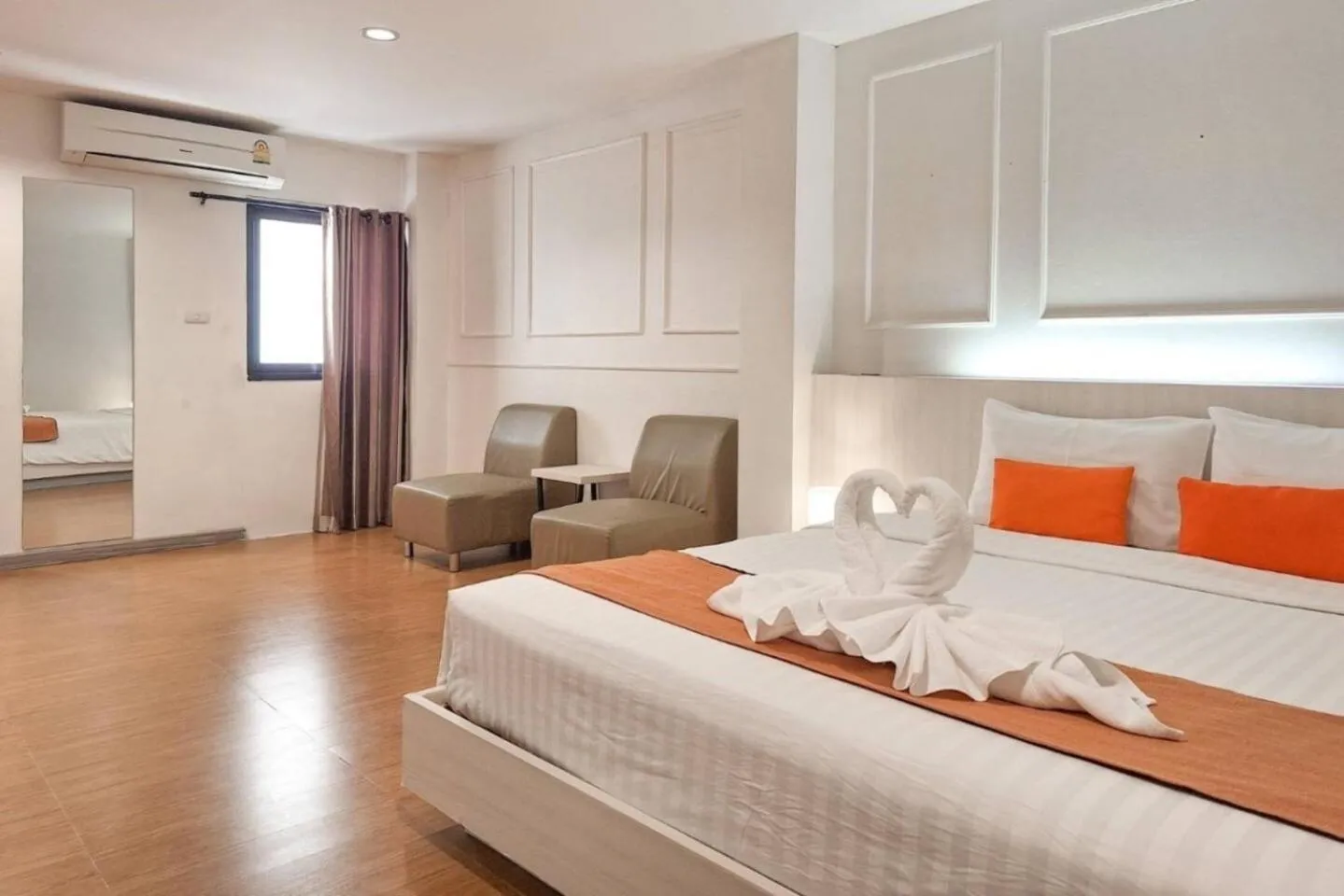 Communal lounge/ TV room, Bed in De Hug Hotel & Residence