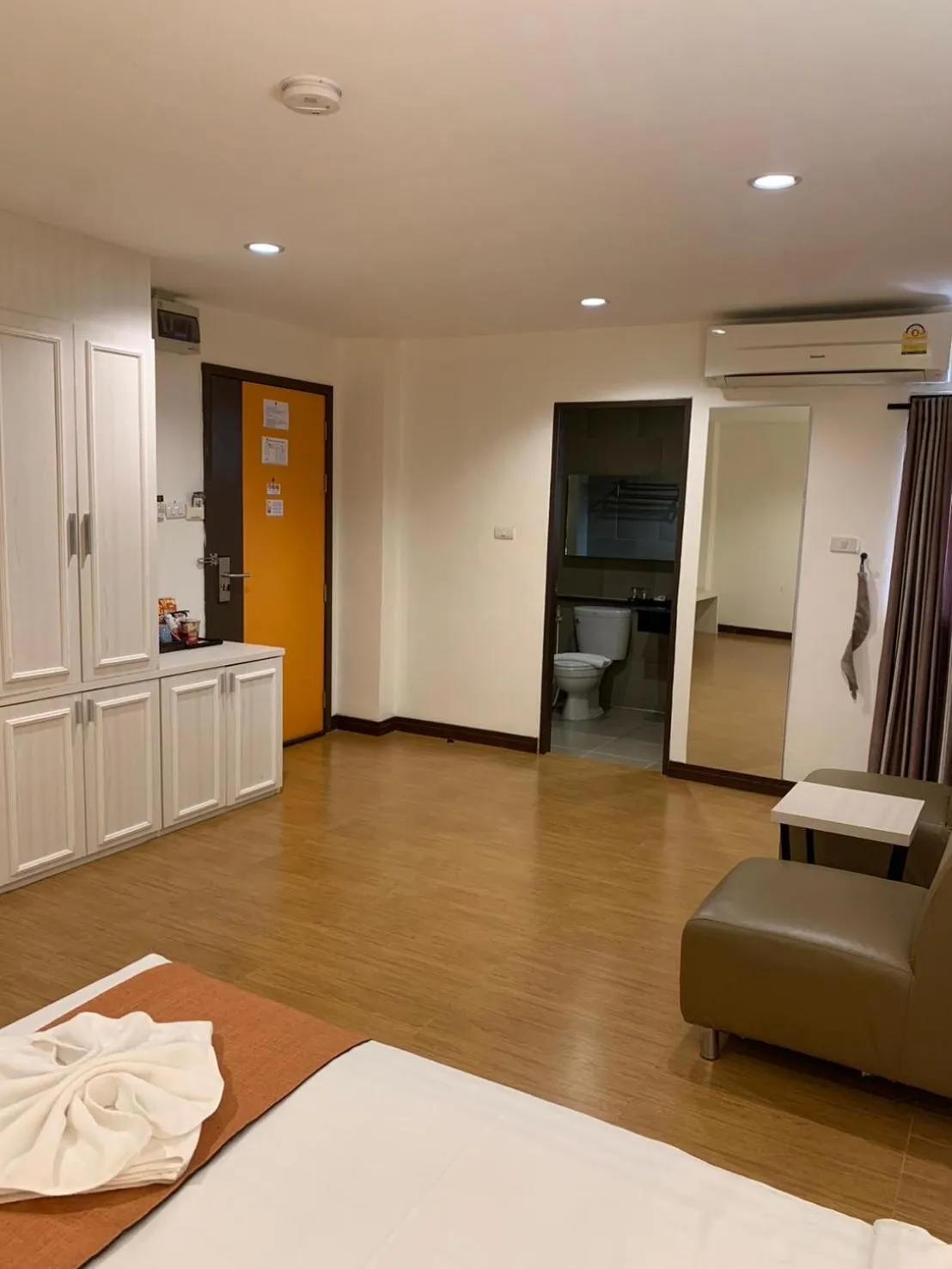 Bed in De Hug Hotel & Residence