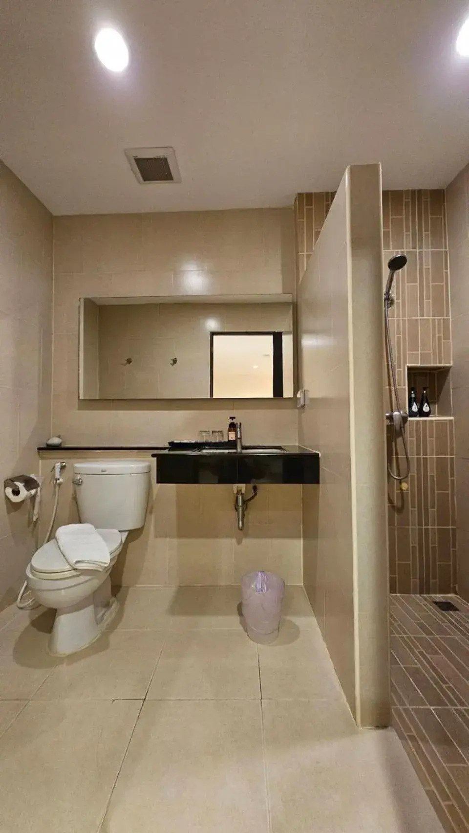 Superior Double Room in De Hug Hotel & Residence Superior Double Room in De Hug Hotel & Residence