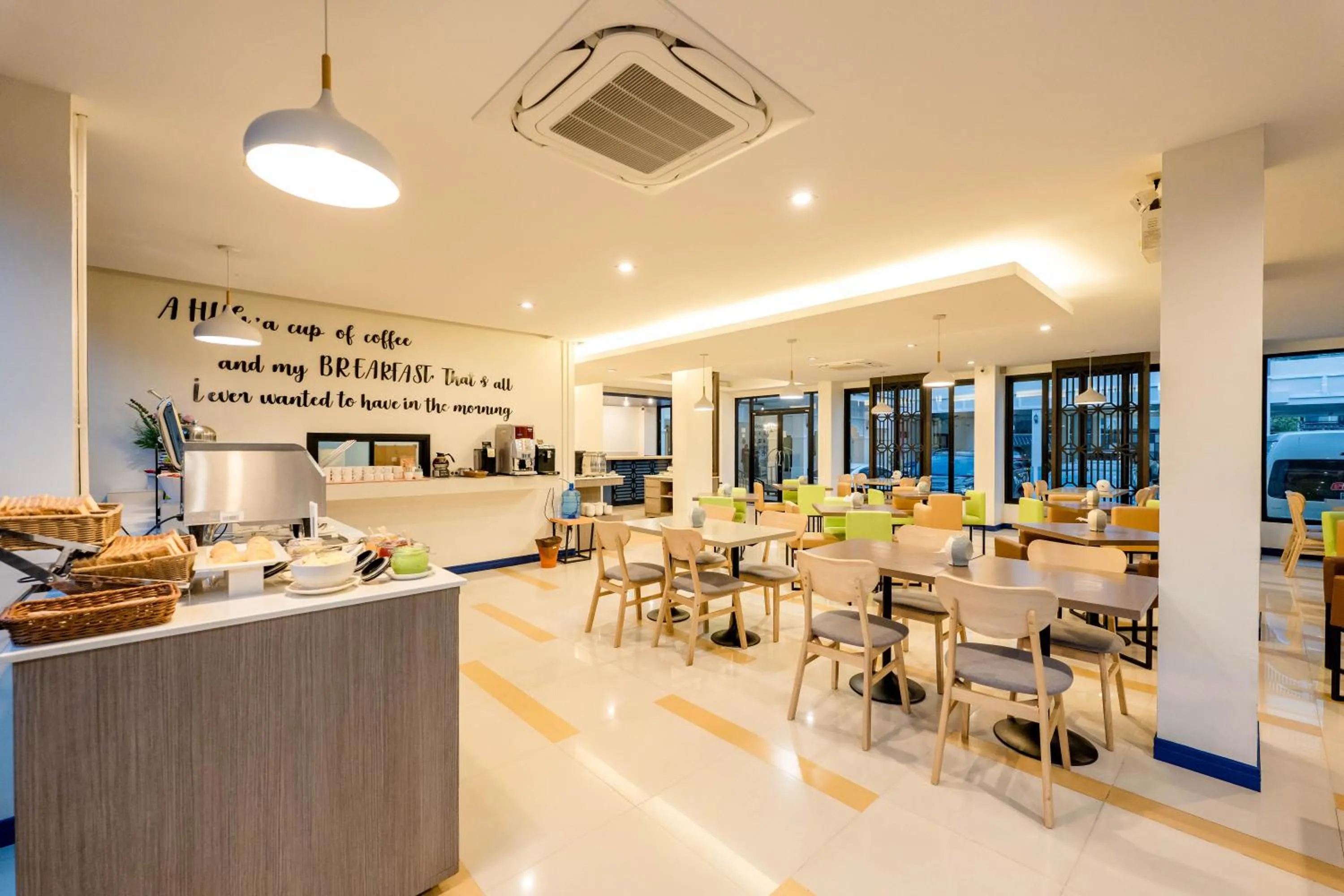 Restaurant/places to eat in De Hug Hotel & Residence