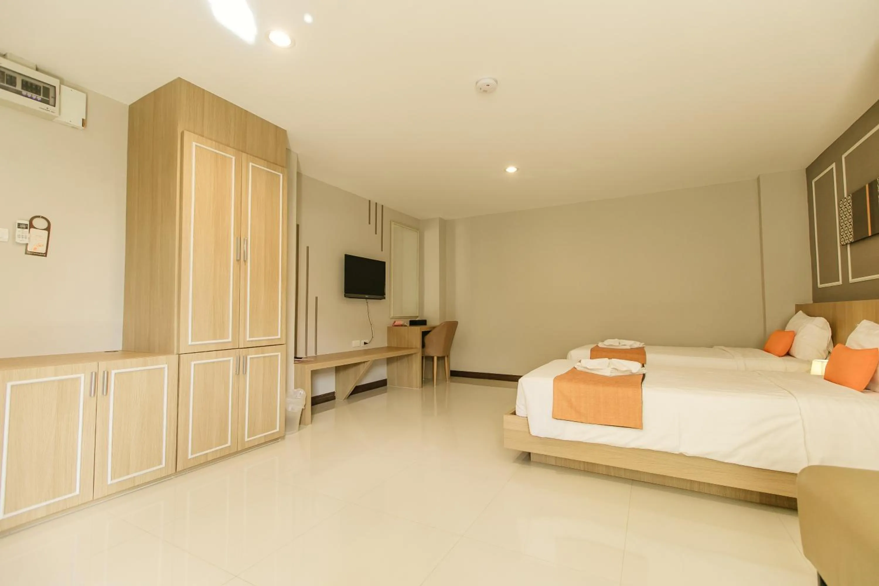 Communal lounge/ TV room, Bed in De Hug Hotel & Residence