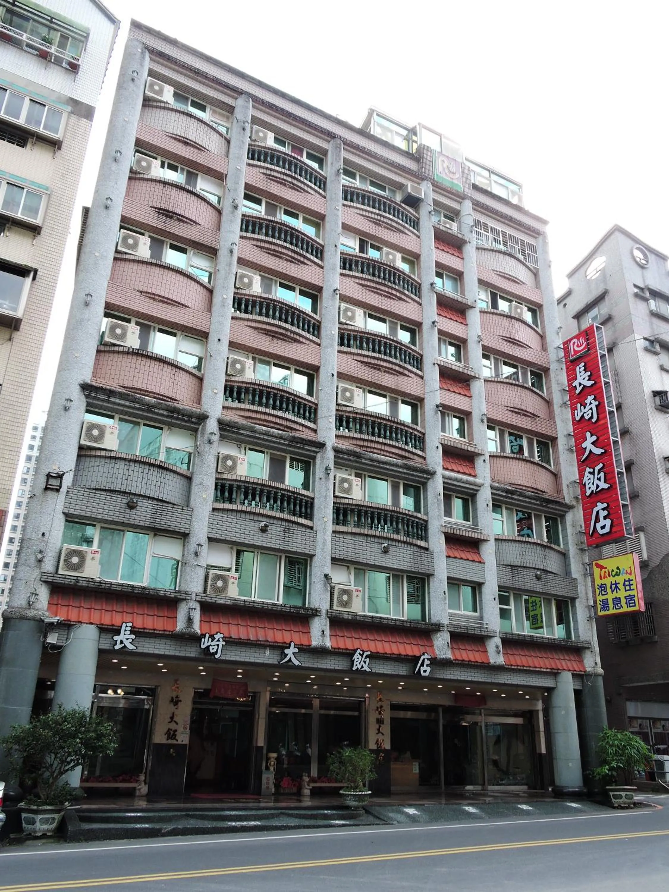 Longchi Hot-Spring Hotel