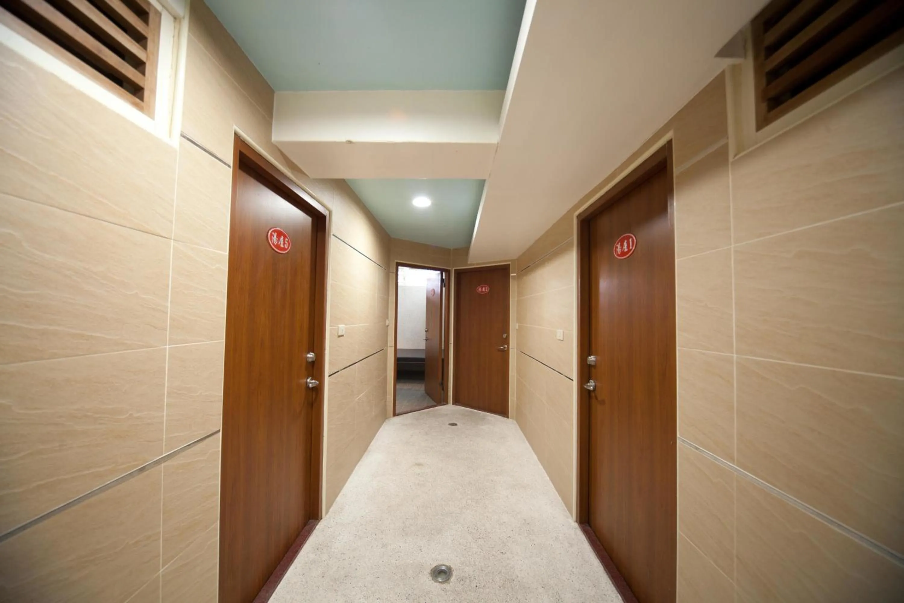 Area and facilities in Champagne Hotel