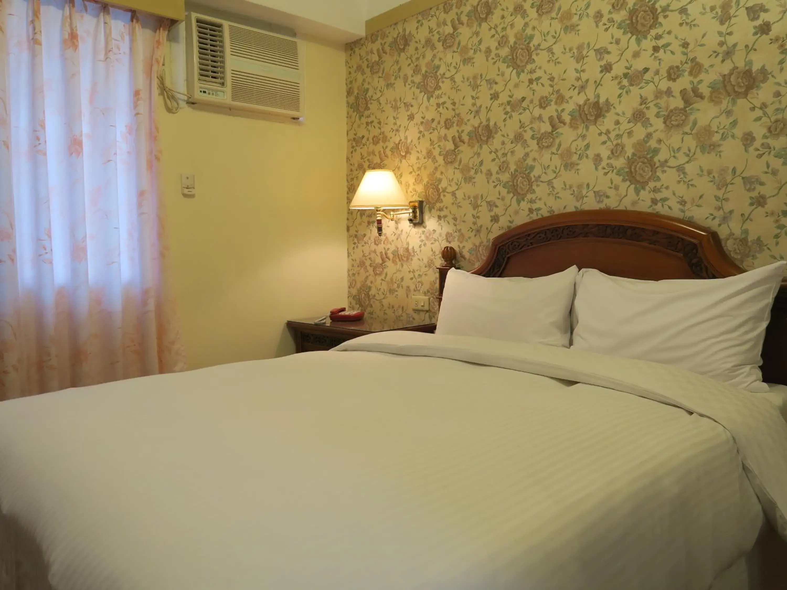 Bed in Champagne Hotel Bed in Champagne Hotel