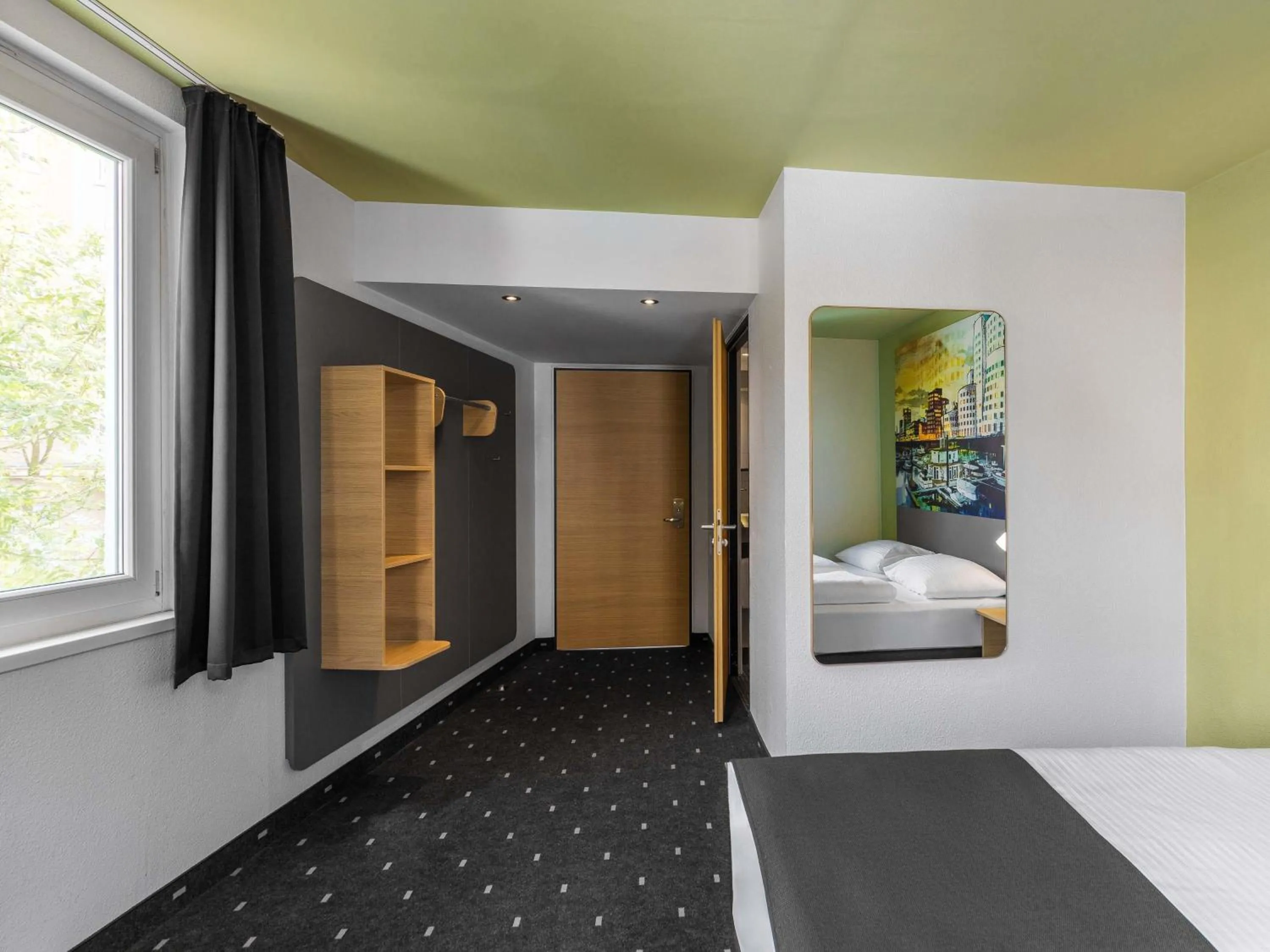 Photo of the whole room, Bed in B&B Hotel Düsseldorf City-Süd