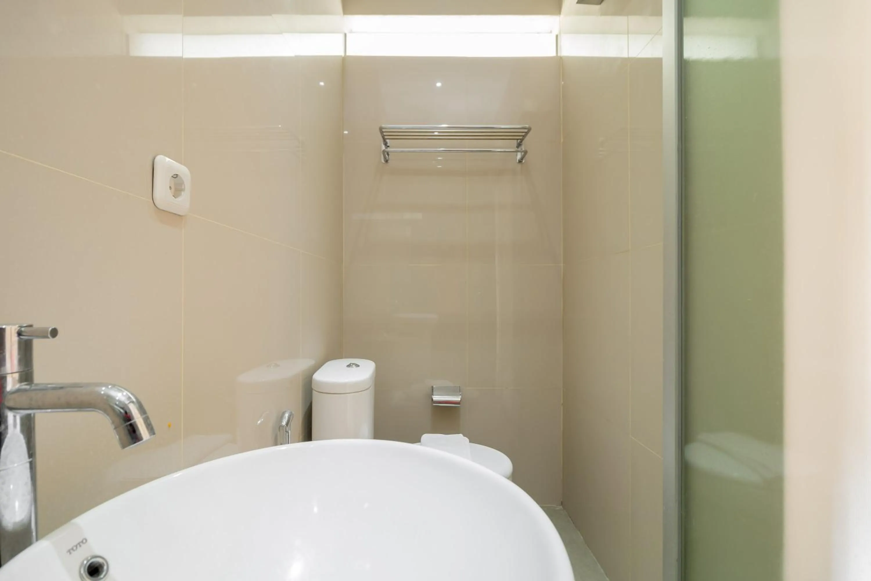 Bathroom in RedDoorz near Transmart Kalimalang