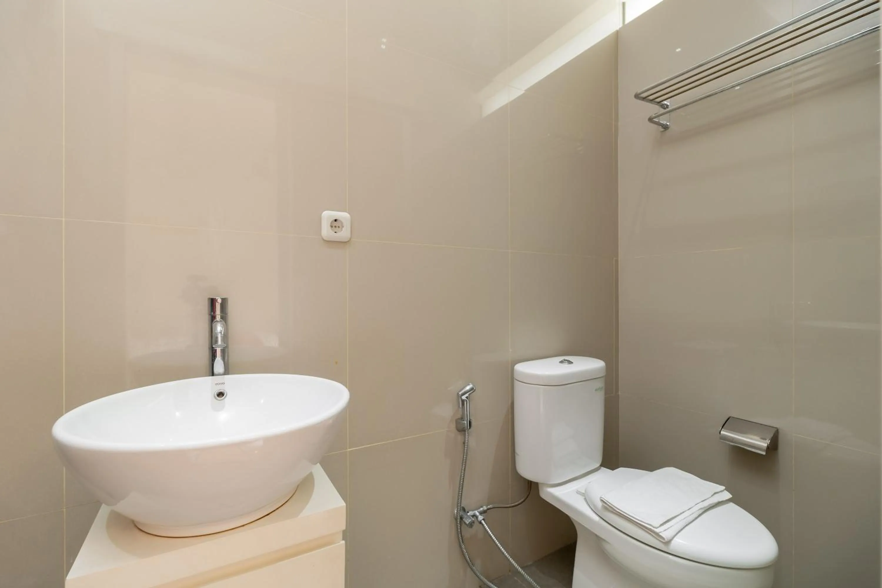 Bathroom in RedDoorz near Transmart Kalimalang